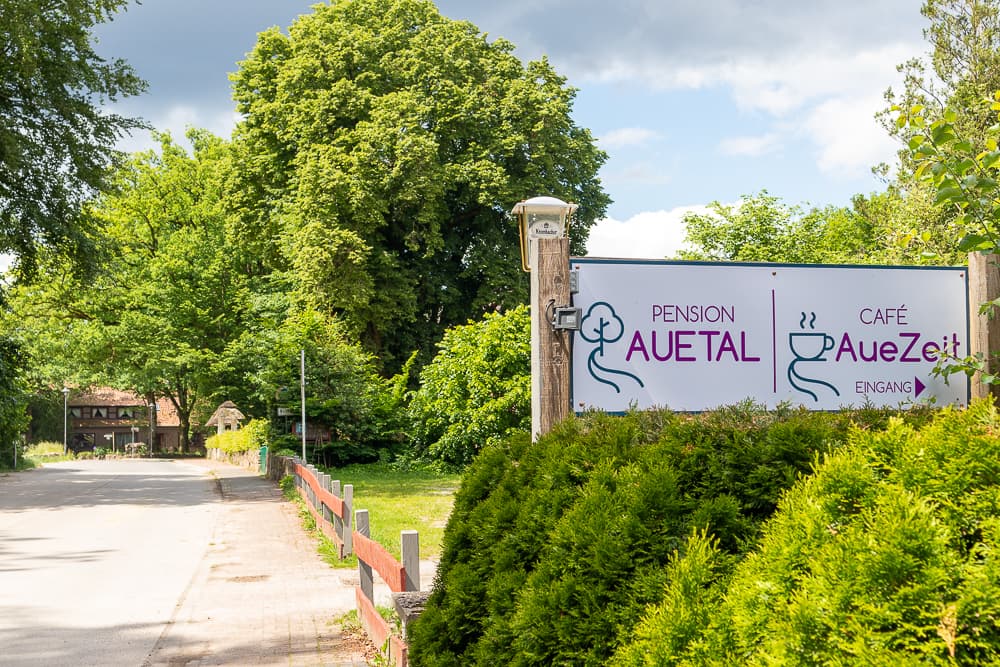 Hinweisschild Pension Auetal in Döhle bei Egestorf