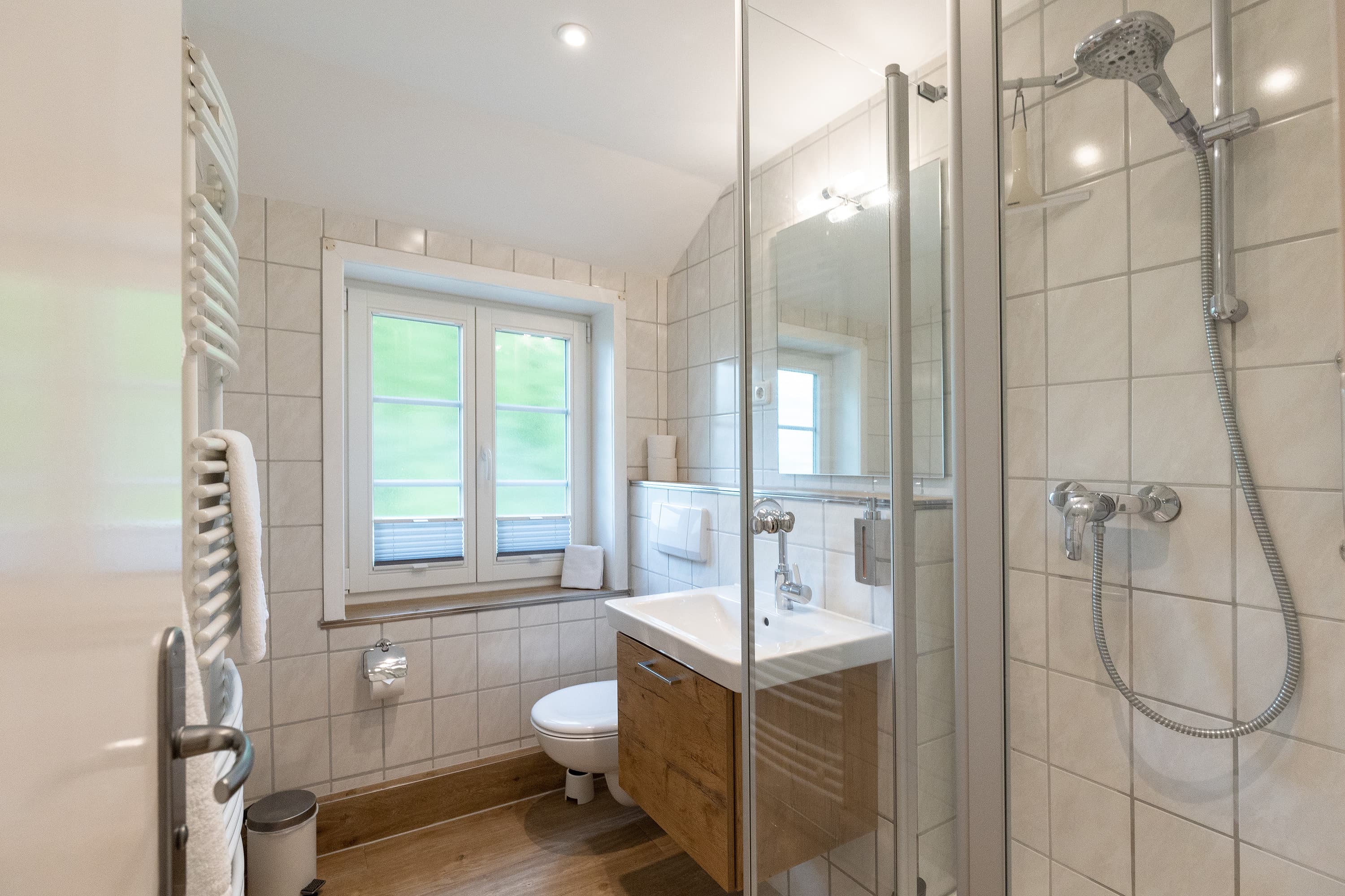 Badezimmer in der Ferienwohnung Osterhoop auf dem Hof Bockelmann in Bispingen Lüneburger Heide