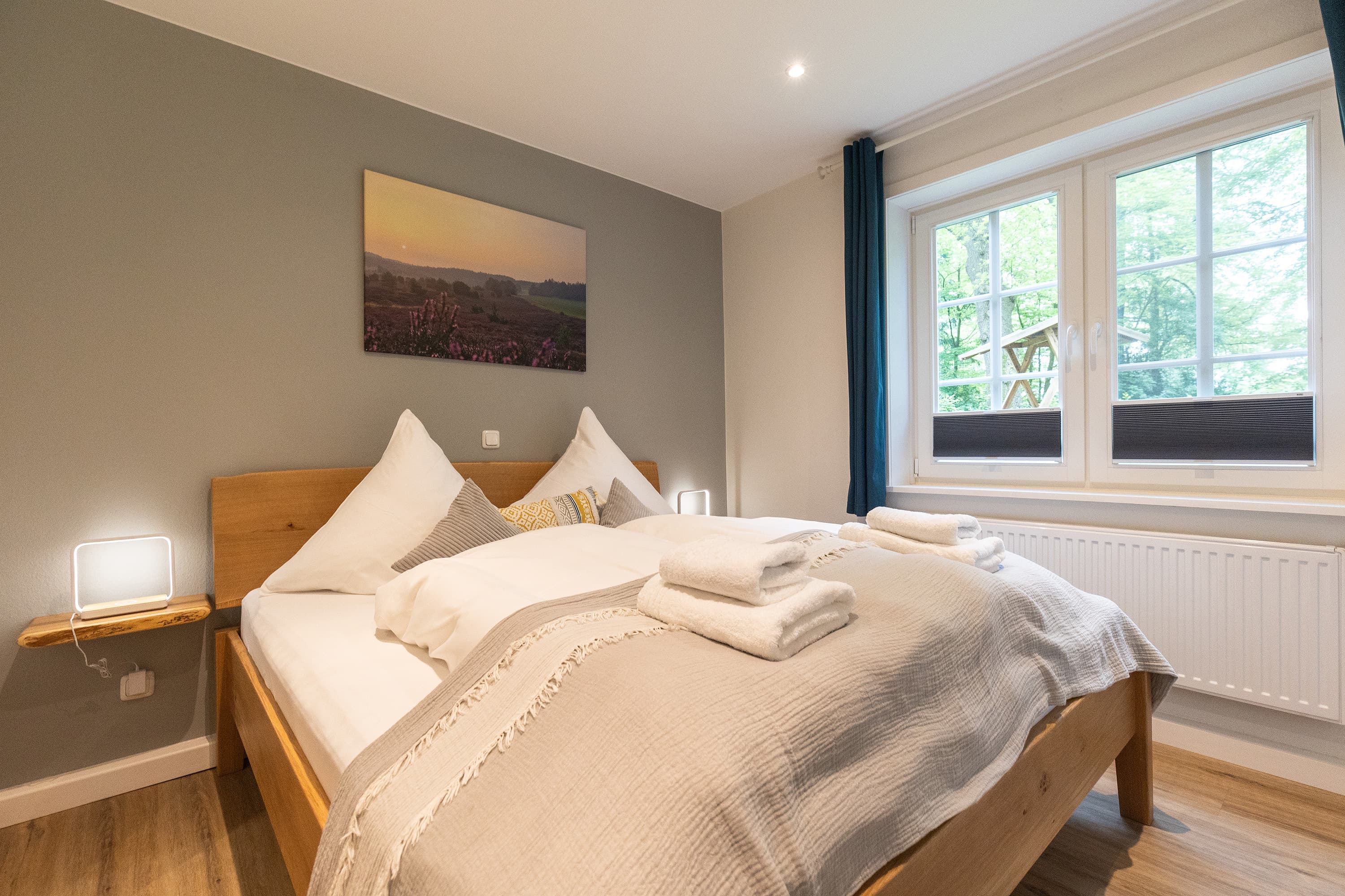 Schlafzimmer in der Ferienwohnung Heidbrick auf dem Hof Bockelmann in Bispingen Lüneburger Heide