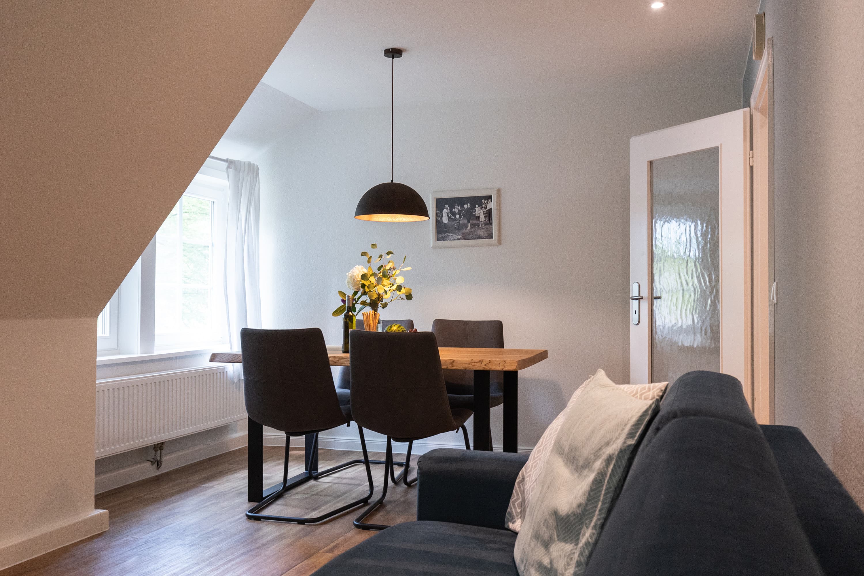 Esstisch in der Ferienwohnung Turmberg auf dem Hof Bockelmann in Bispingen Lüneburger Heide