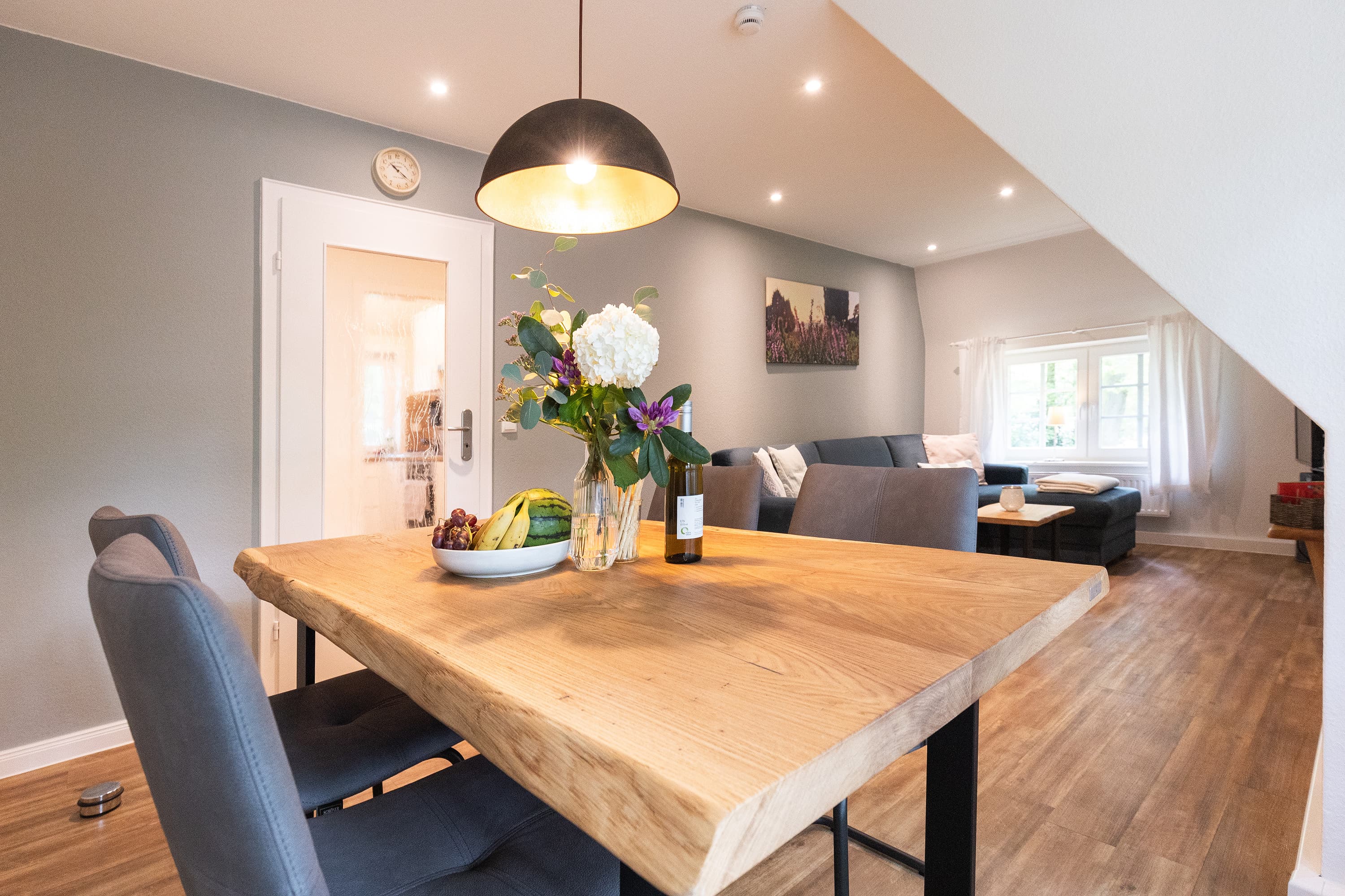 Wohn- und Essbereich in der Ferienwohnung Turmberg auf dem Hof Bockelmann in Bispingen Lüneburger Heide