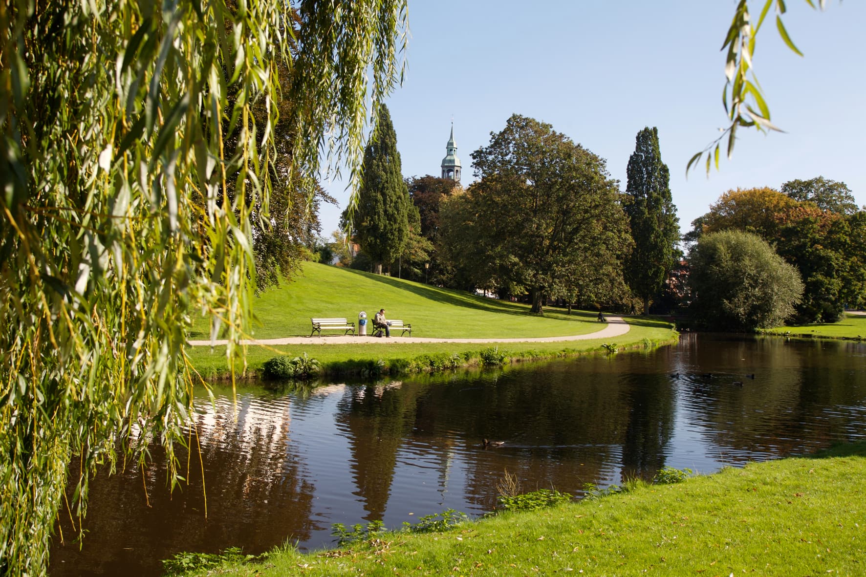 Wasserläufe durchziehen den schlosspark celle