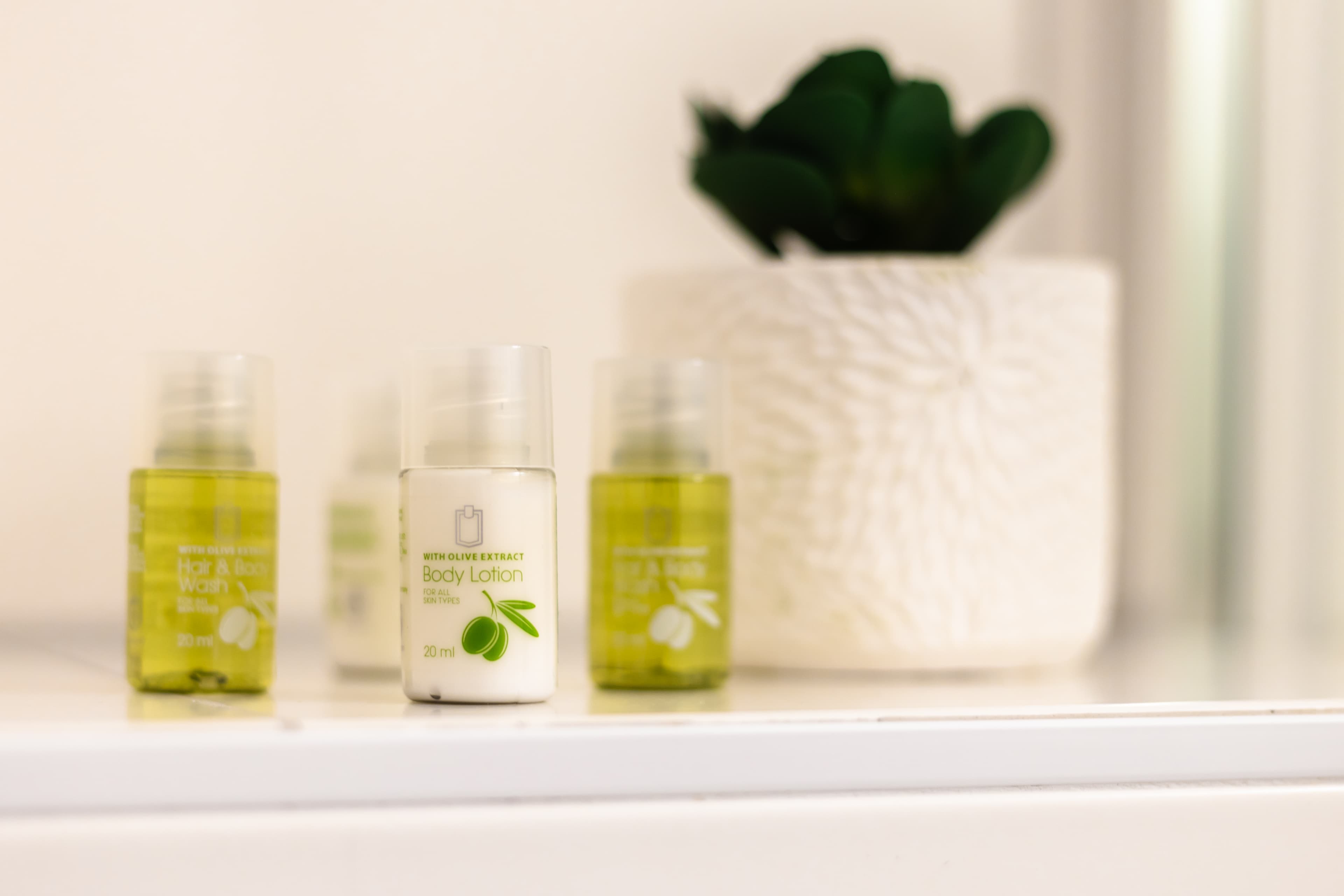 Duschflaschen im Badezimmer im Ludwig-Harms-Haus Hotel & Restaurant in Hermannsburg