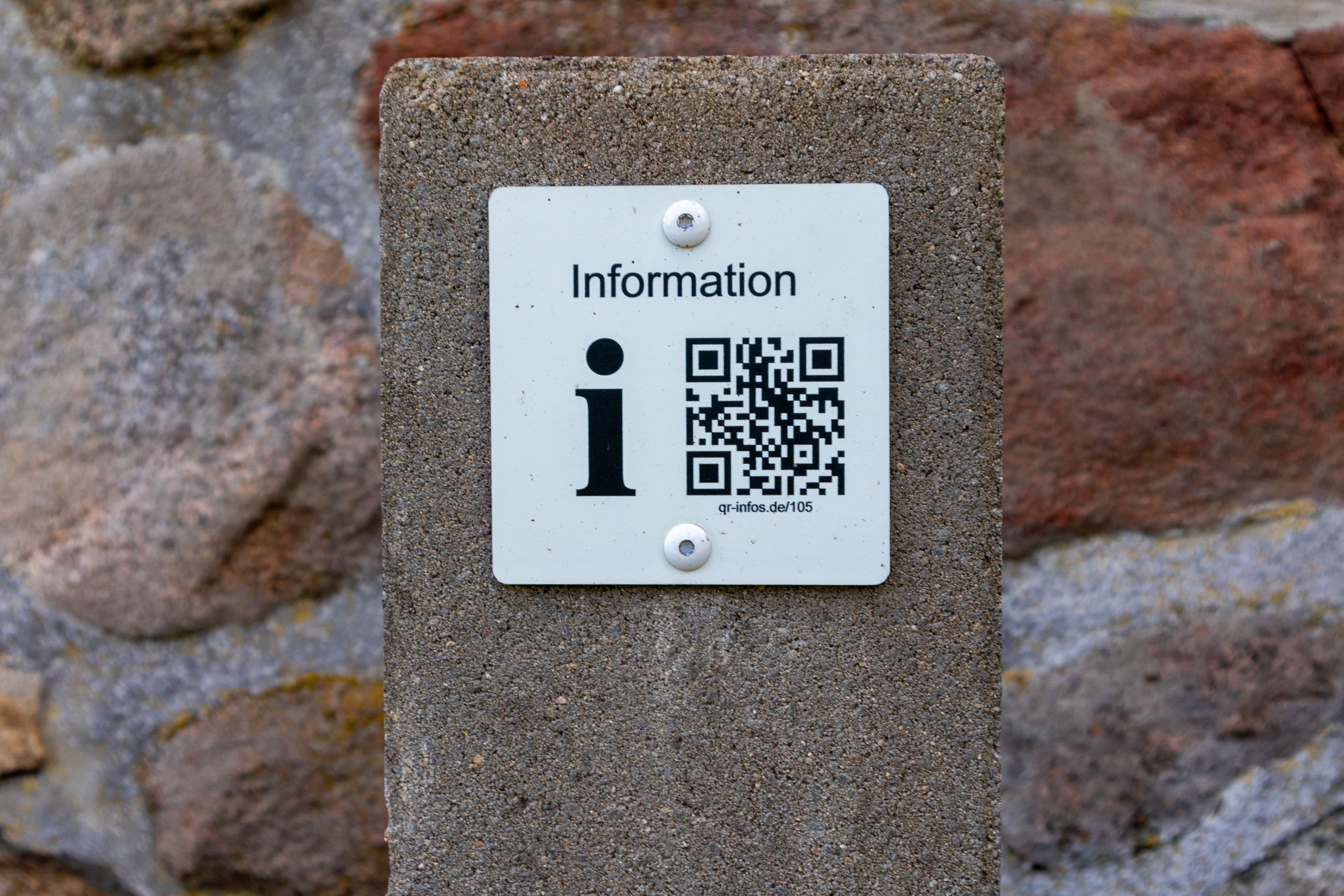 QR-Code zum Scannen an der St. Magdalenen Kirche in Undeloh