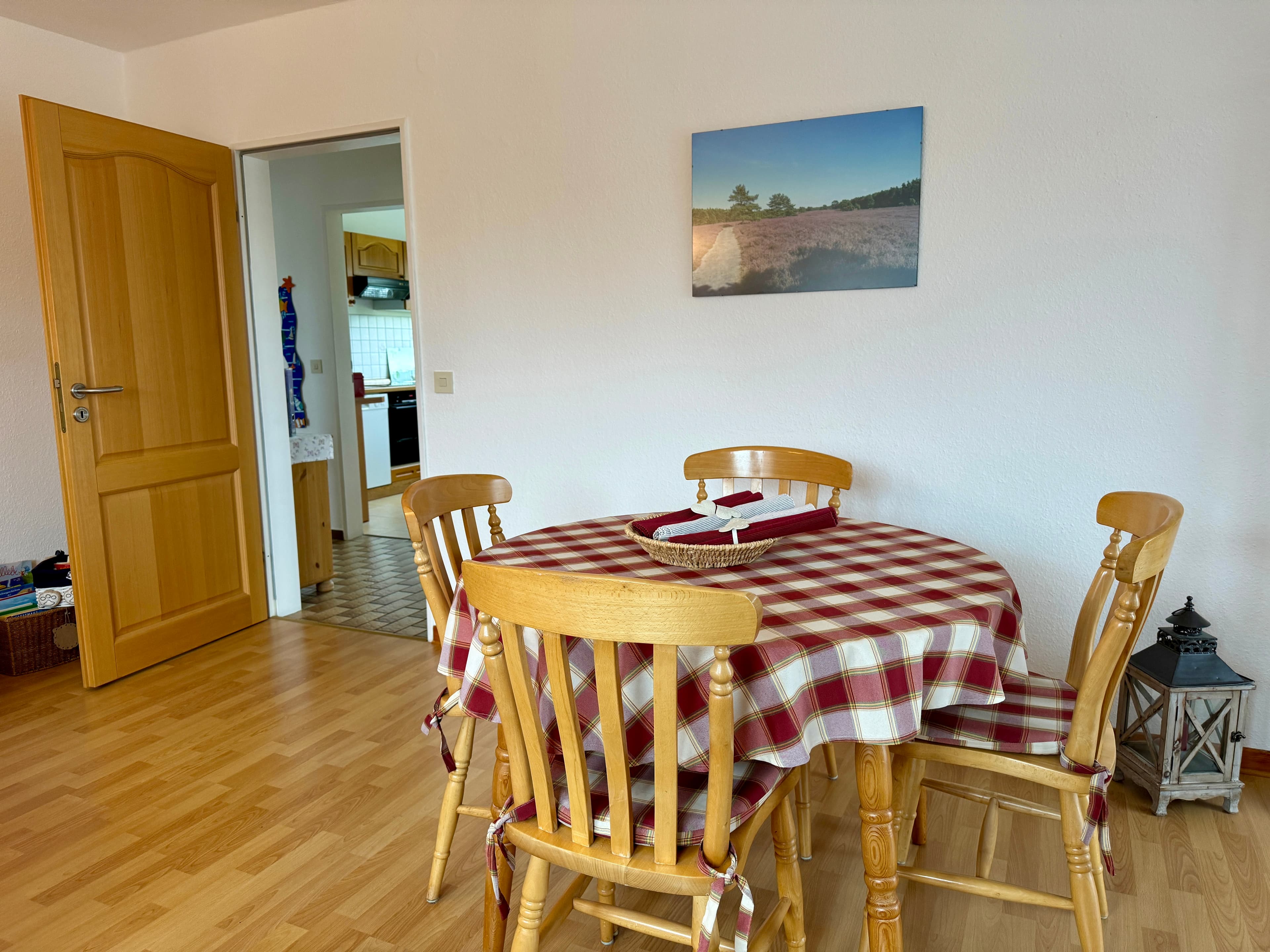 Essbereich im Wohnzimmer Ferienwohnung Südheide