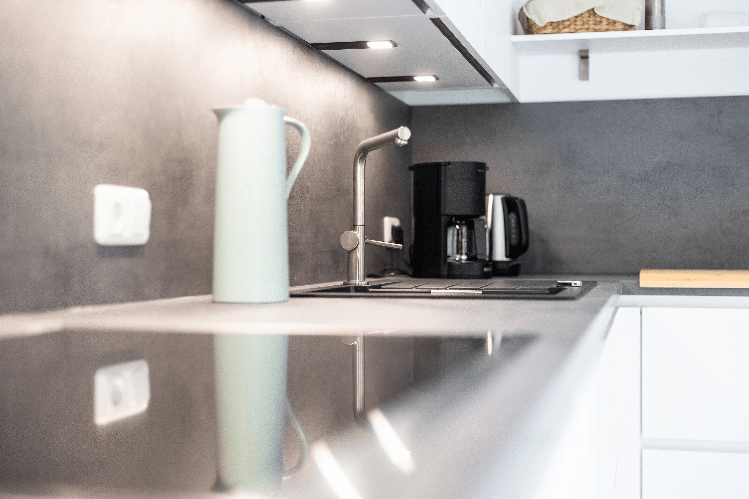 gut ausgestattete küche im ferienhaus wiesenblume lüneburger heide