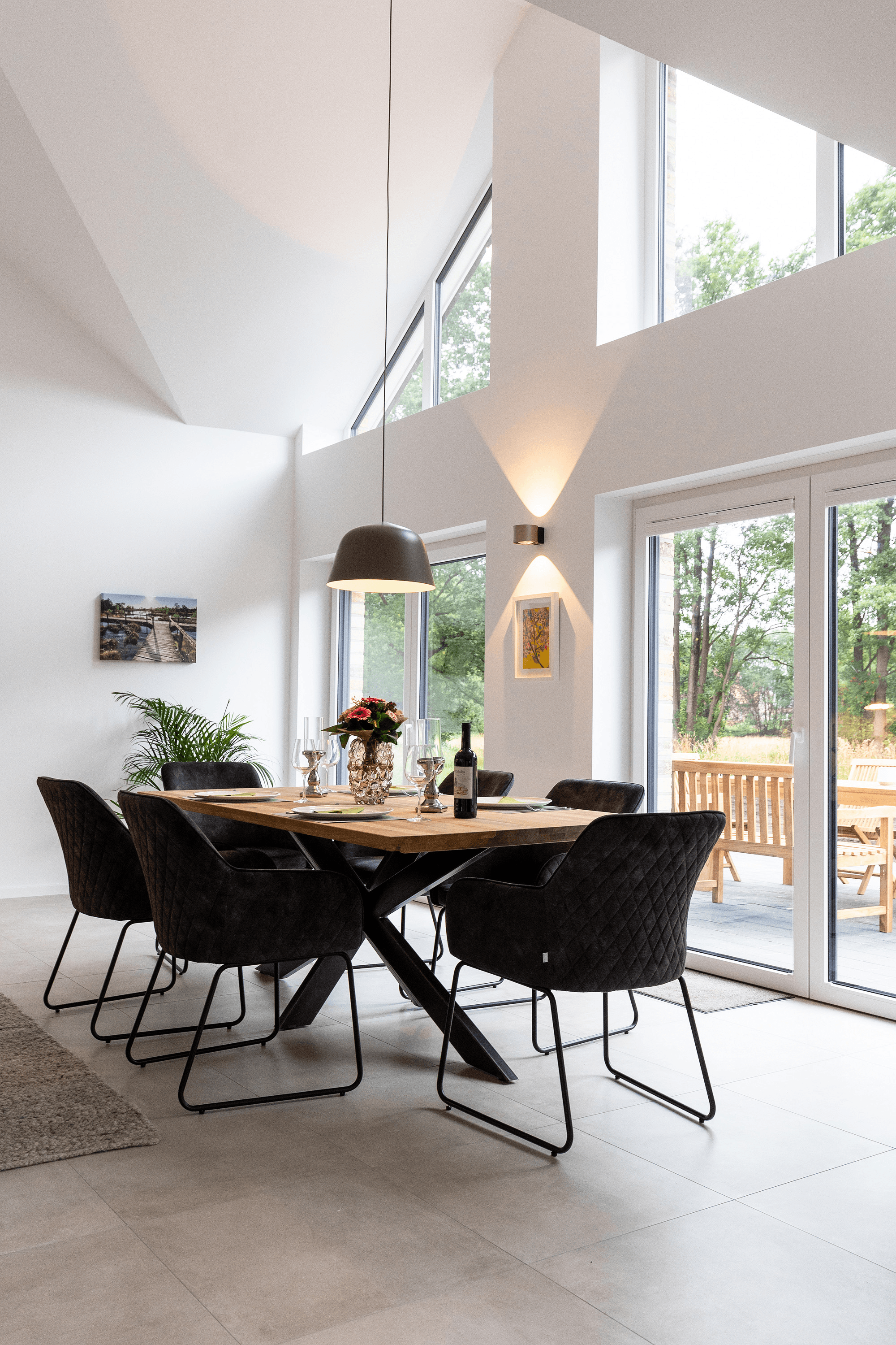 schöner blick auf die terrasse vom ferienhaus wiesenblume in wietzendorf lüneburger heide