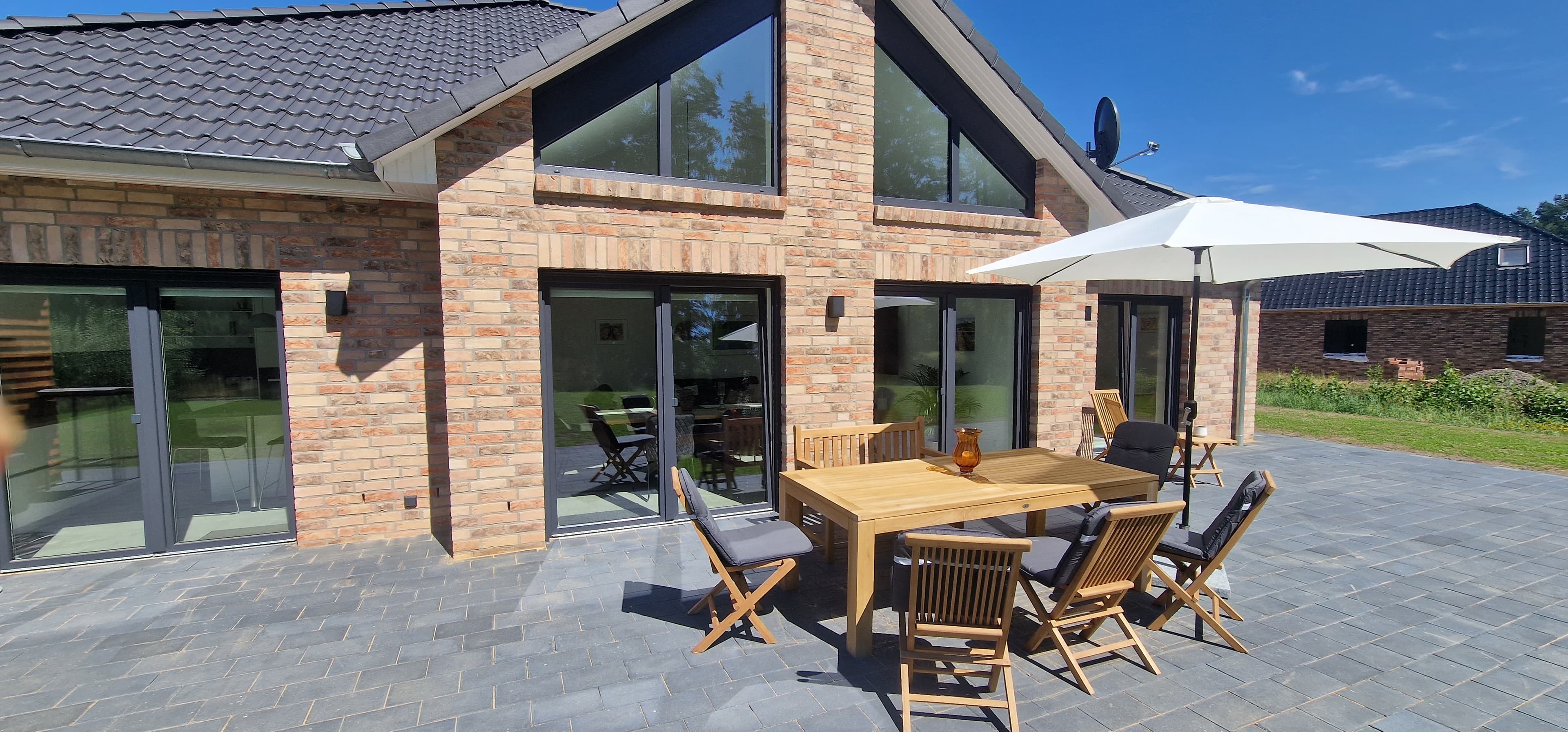 Großzügige Terrasse mit Grillmöglichkeit Ferienhaus Wiesenblume