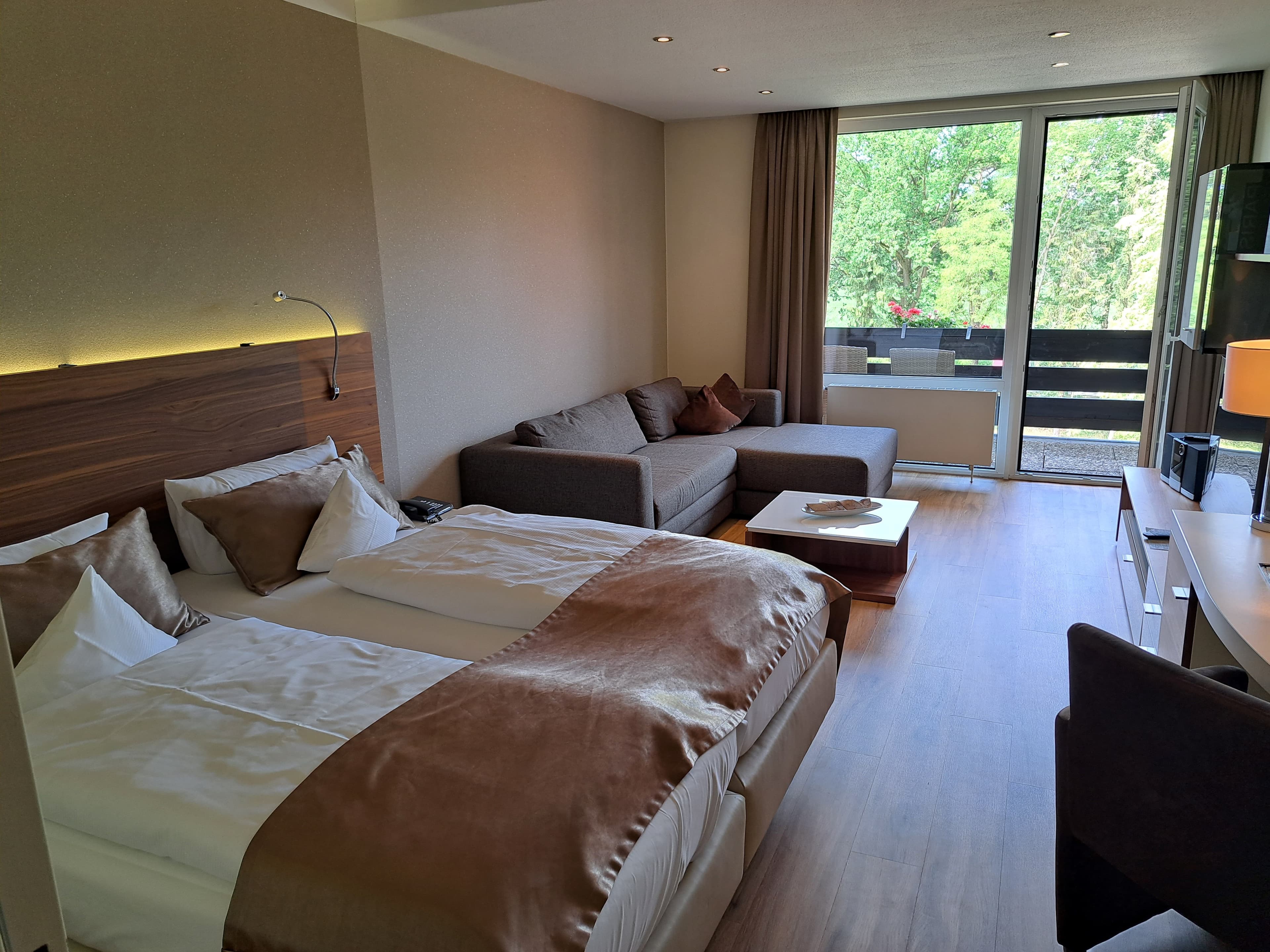 ein neu renoviertes zimmer im hotel heide kröpke