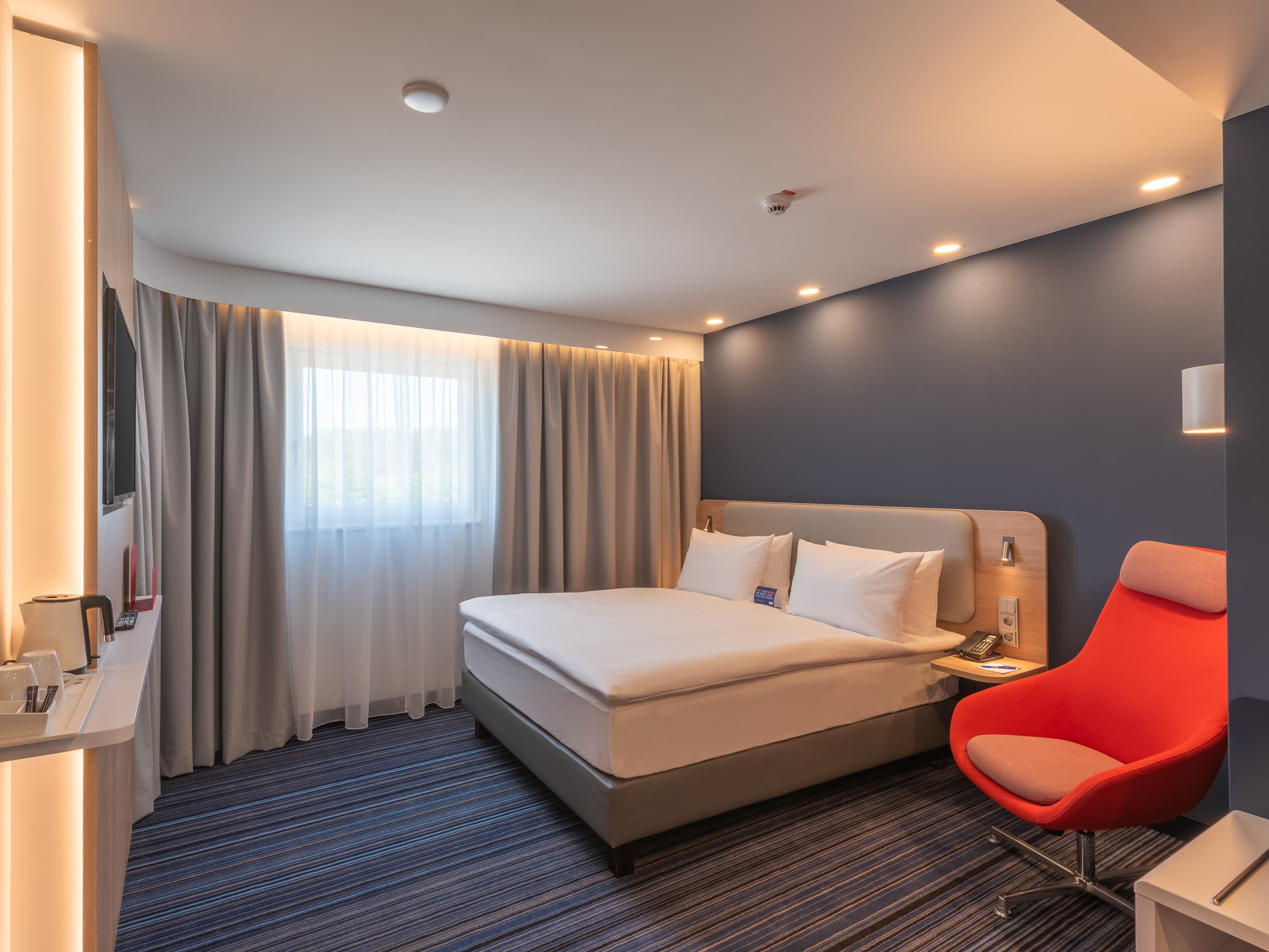 Bett, Fenster, Braun, Holz