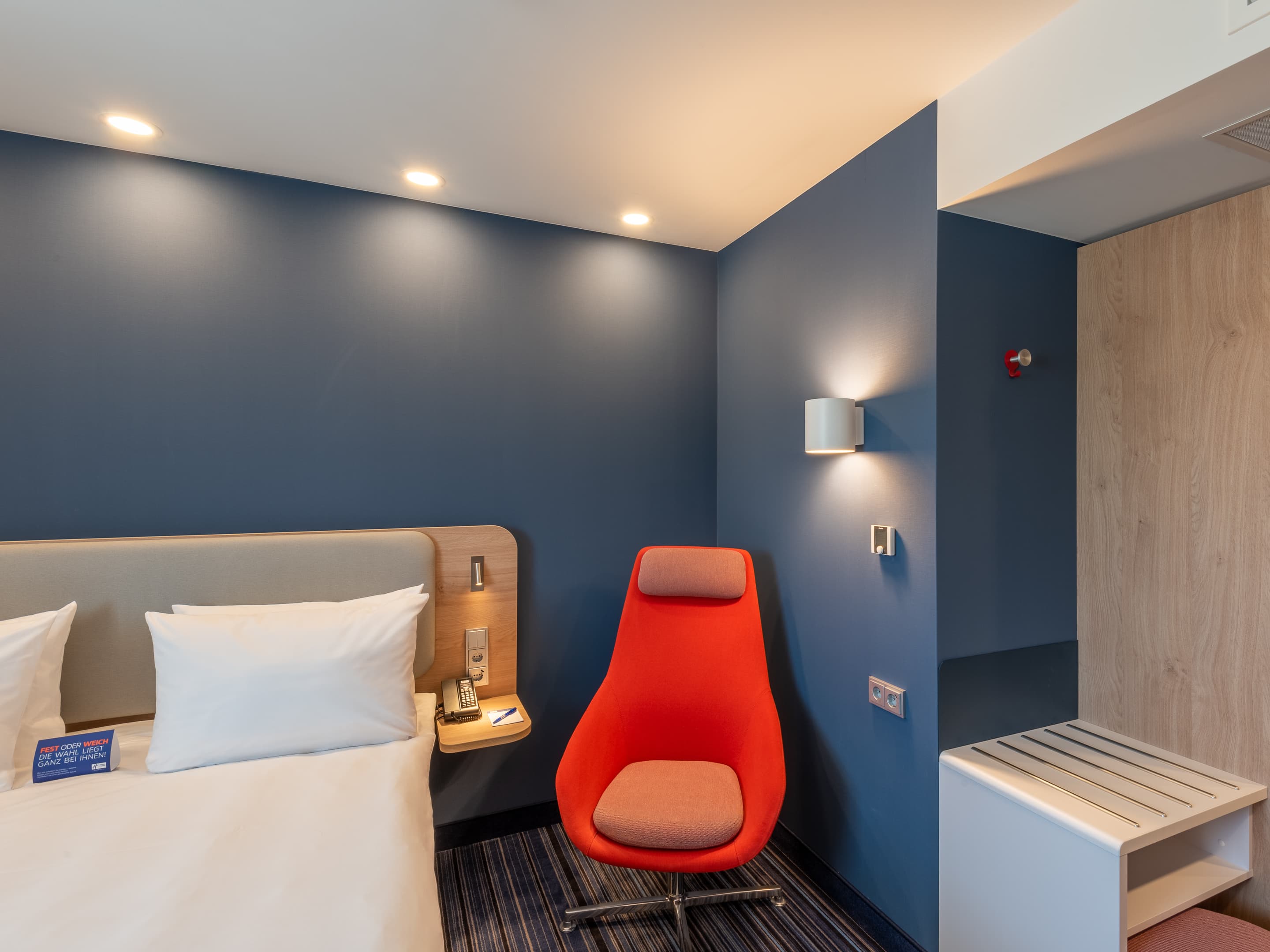 Bett, Fenster, Braun, Holz