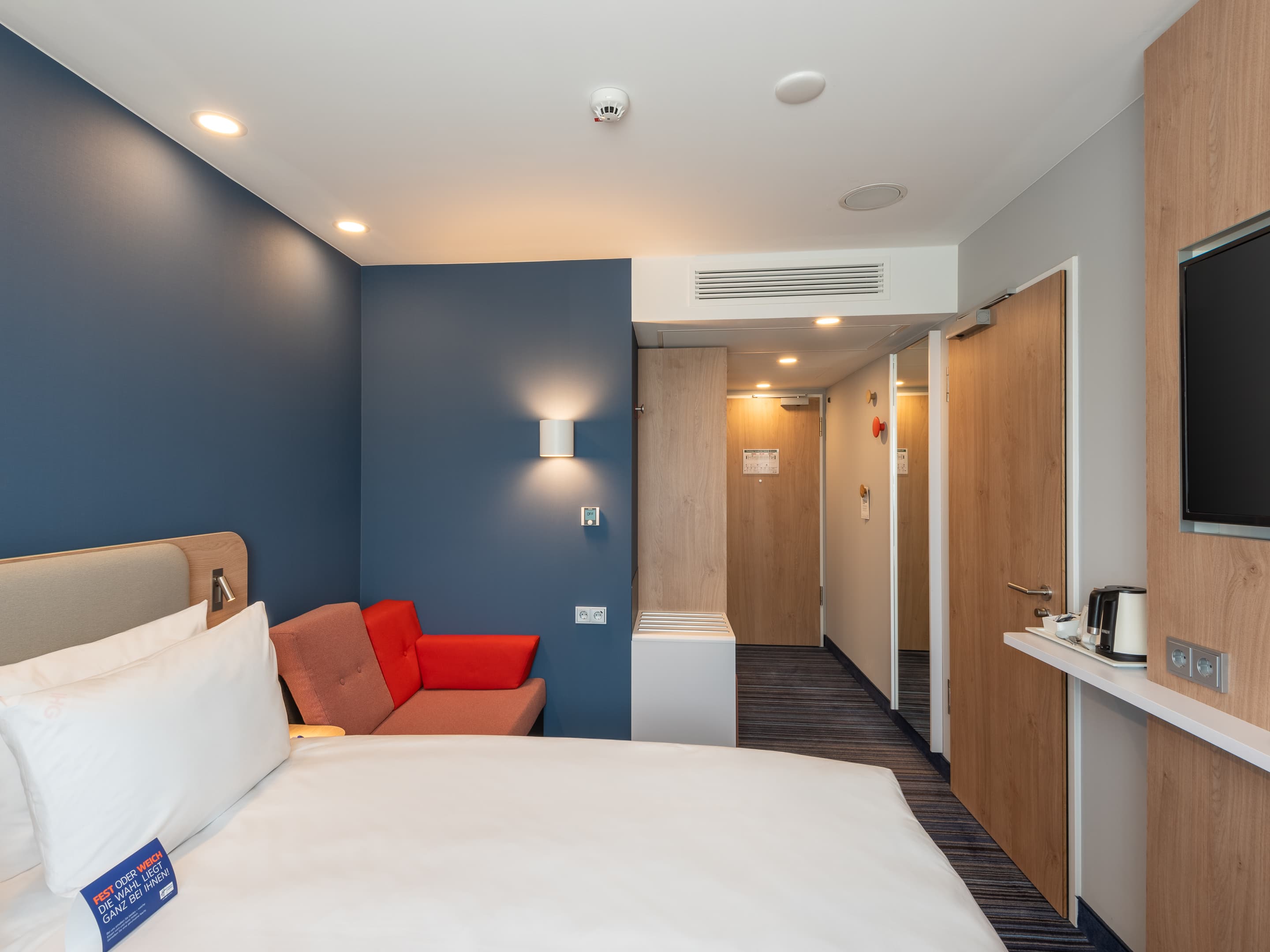 Bett, Fenster, Braun, Holz