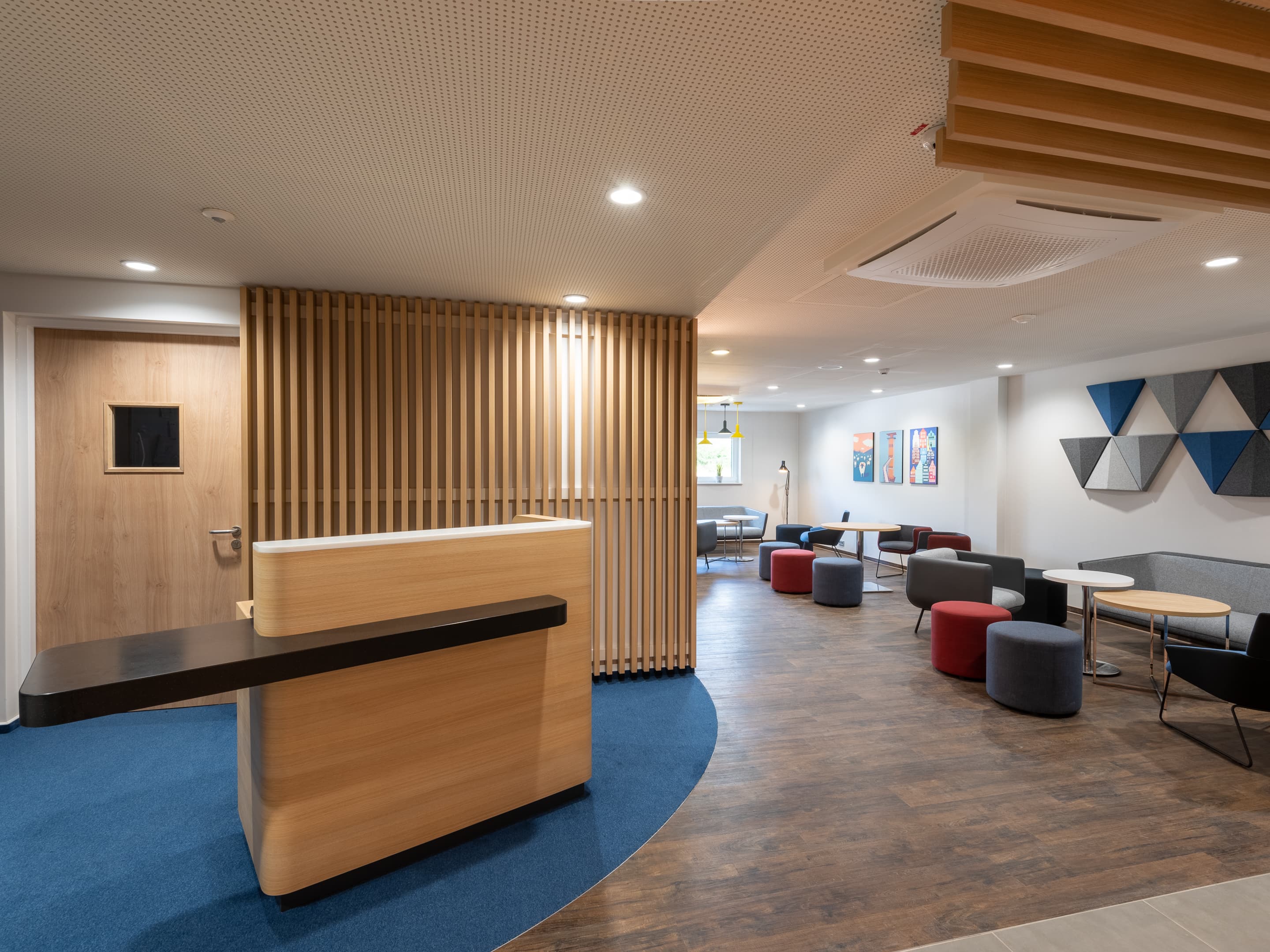 Sofa, Tisch, Check-in