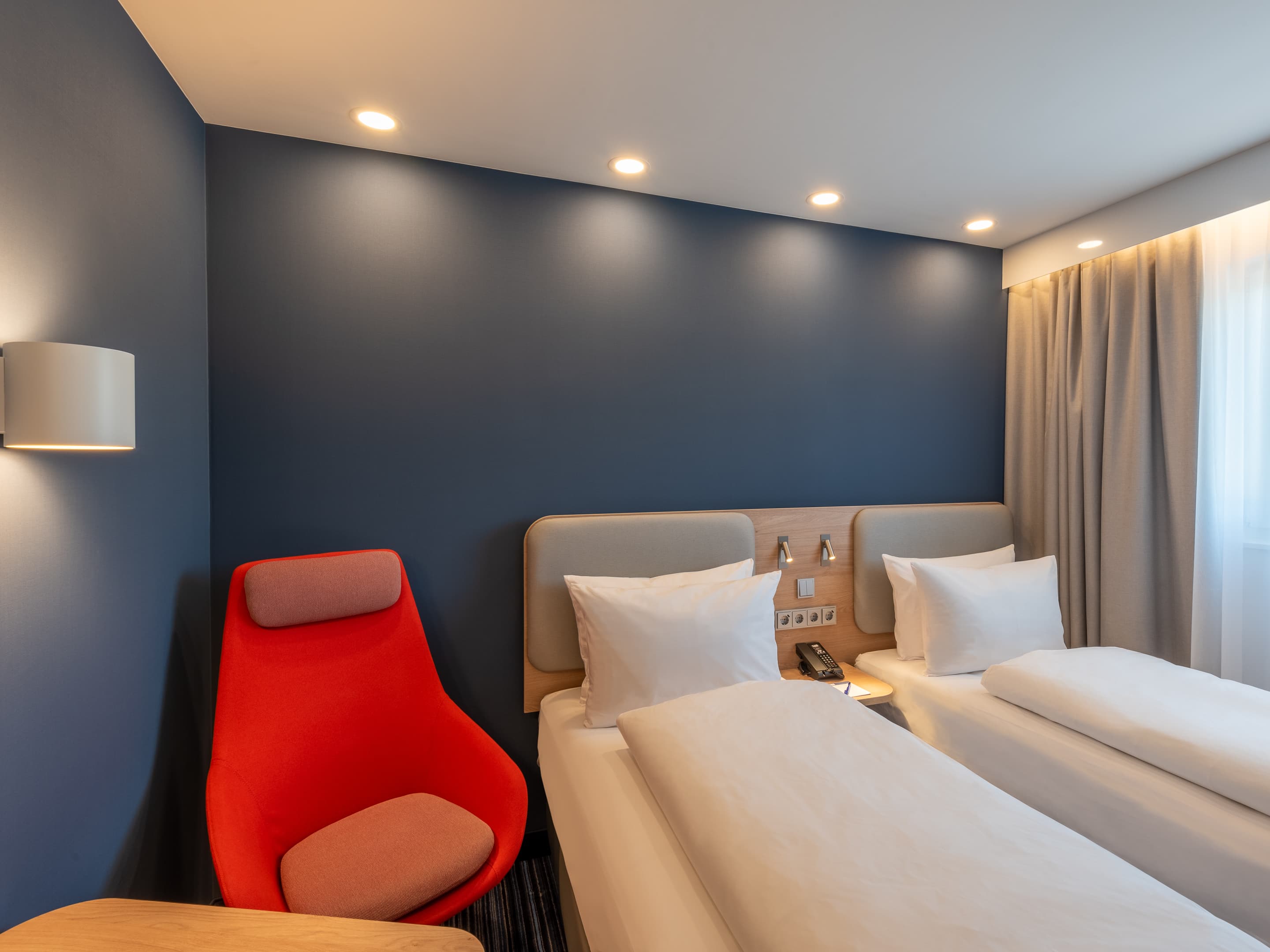 Bett, Fenster, Braun, Holz