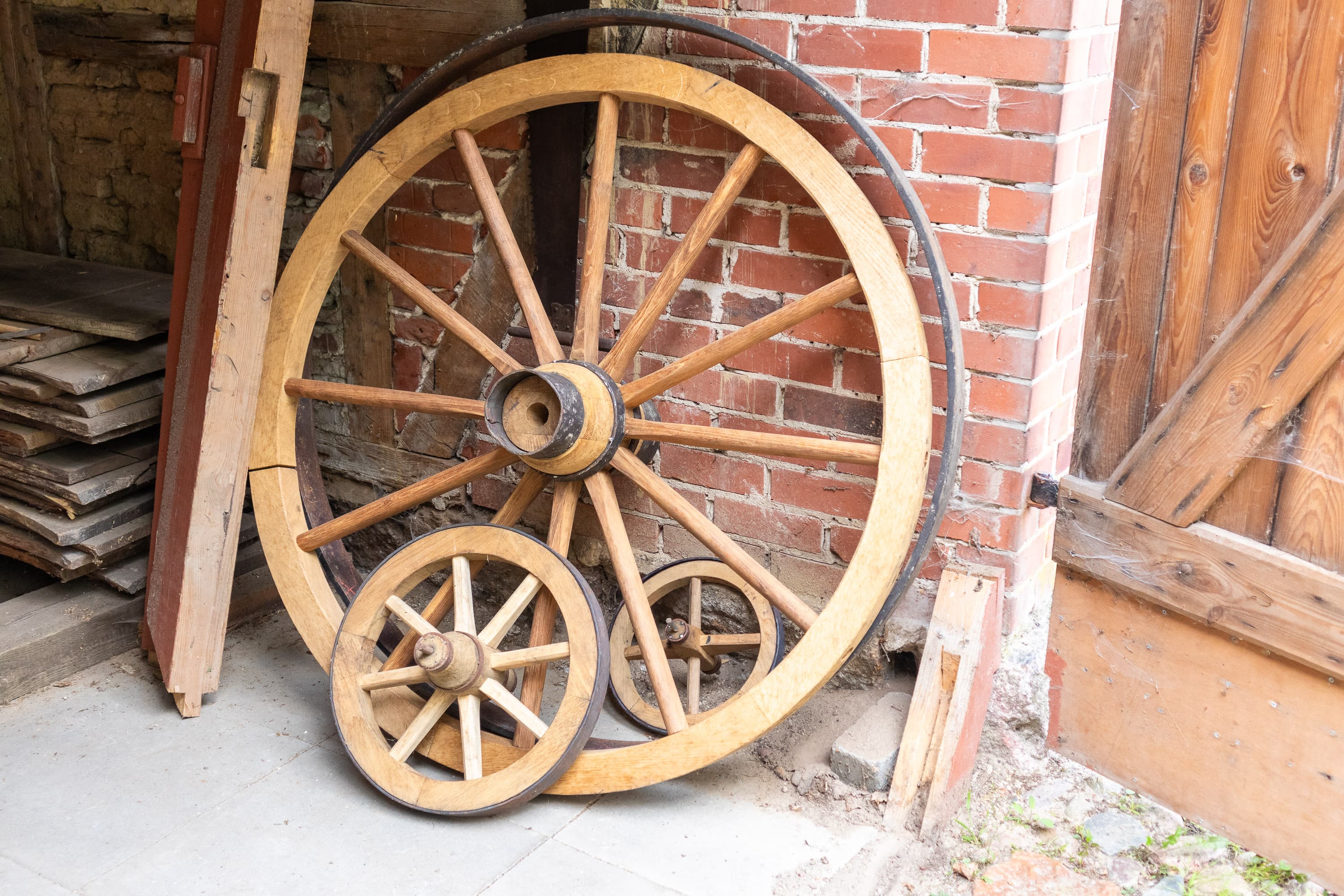Räder aus Holz in der Museumsstellmacherei Langenrehm