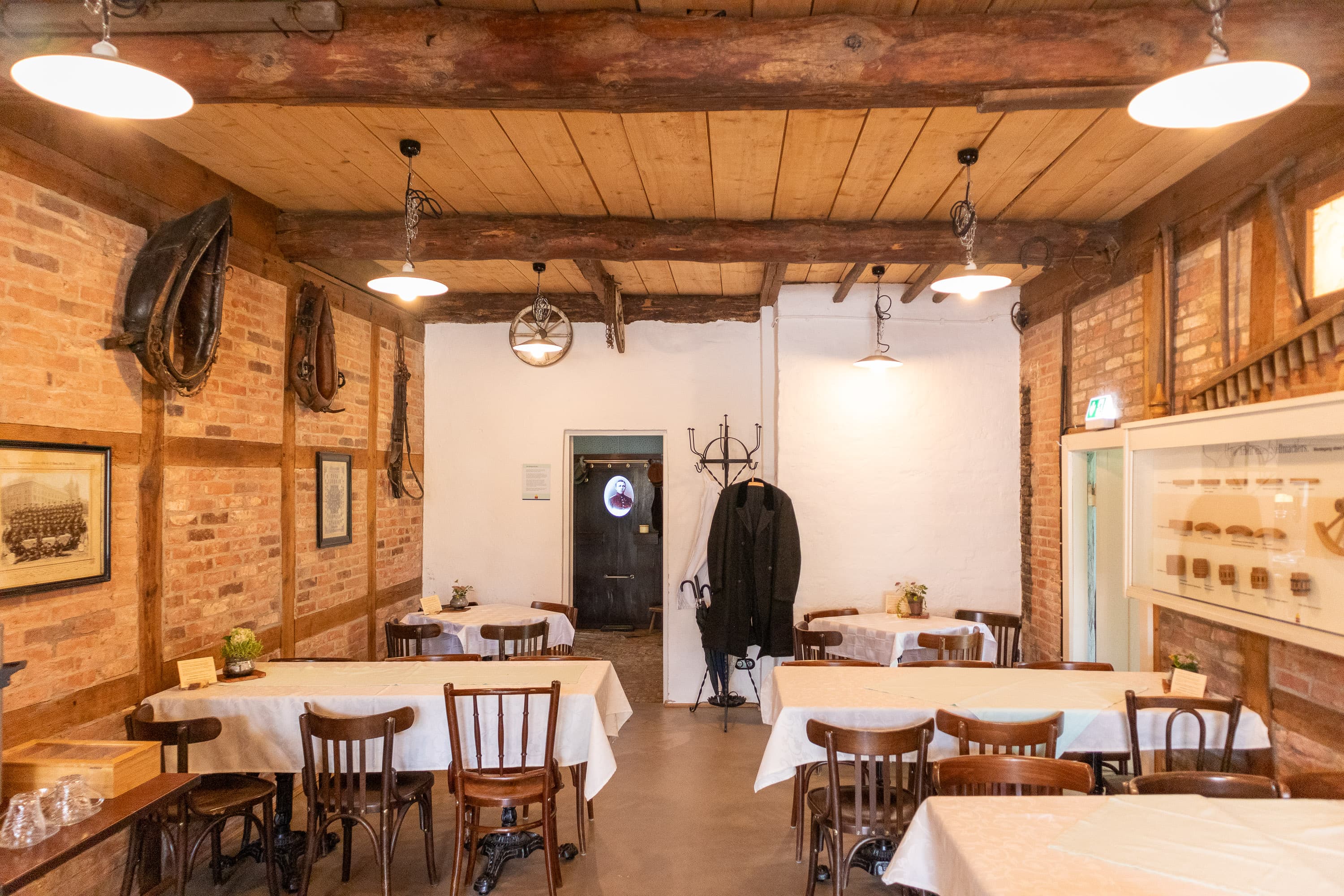 Café Peters - Gaststube in der Museumsstellmacherei Langenrehm