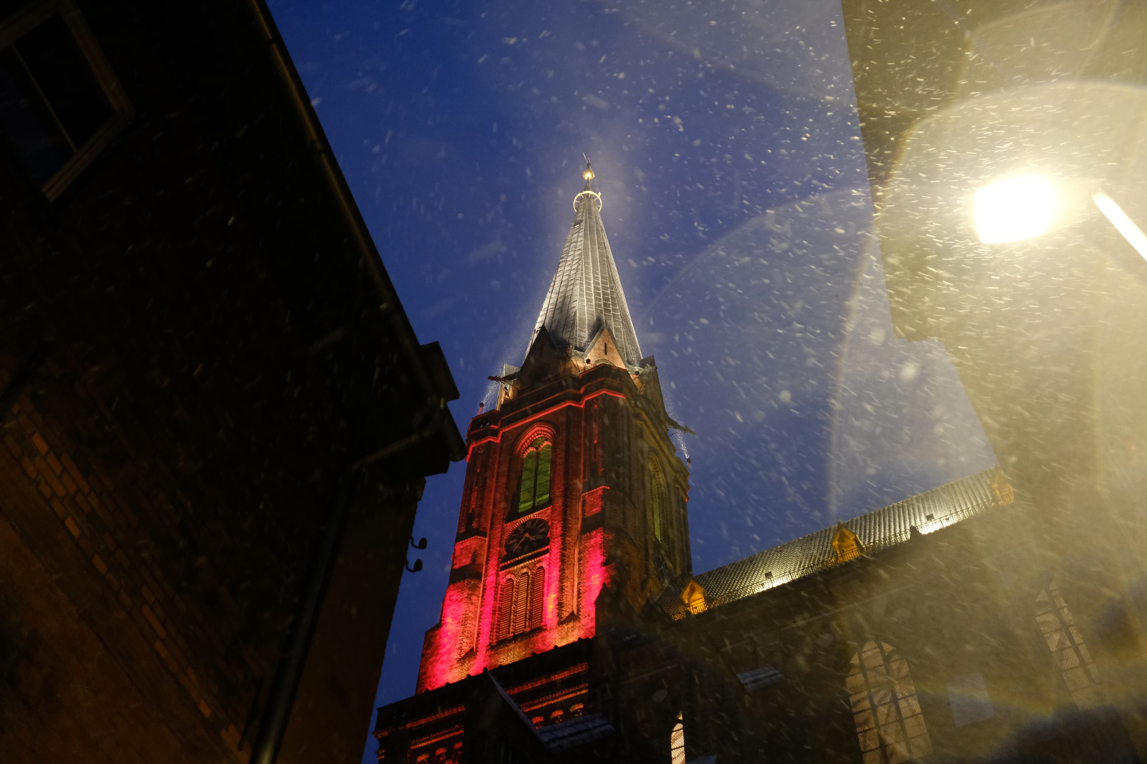 Die kirche St. Nicolai in Lüneburg zur Weihnachtszeit