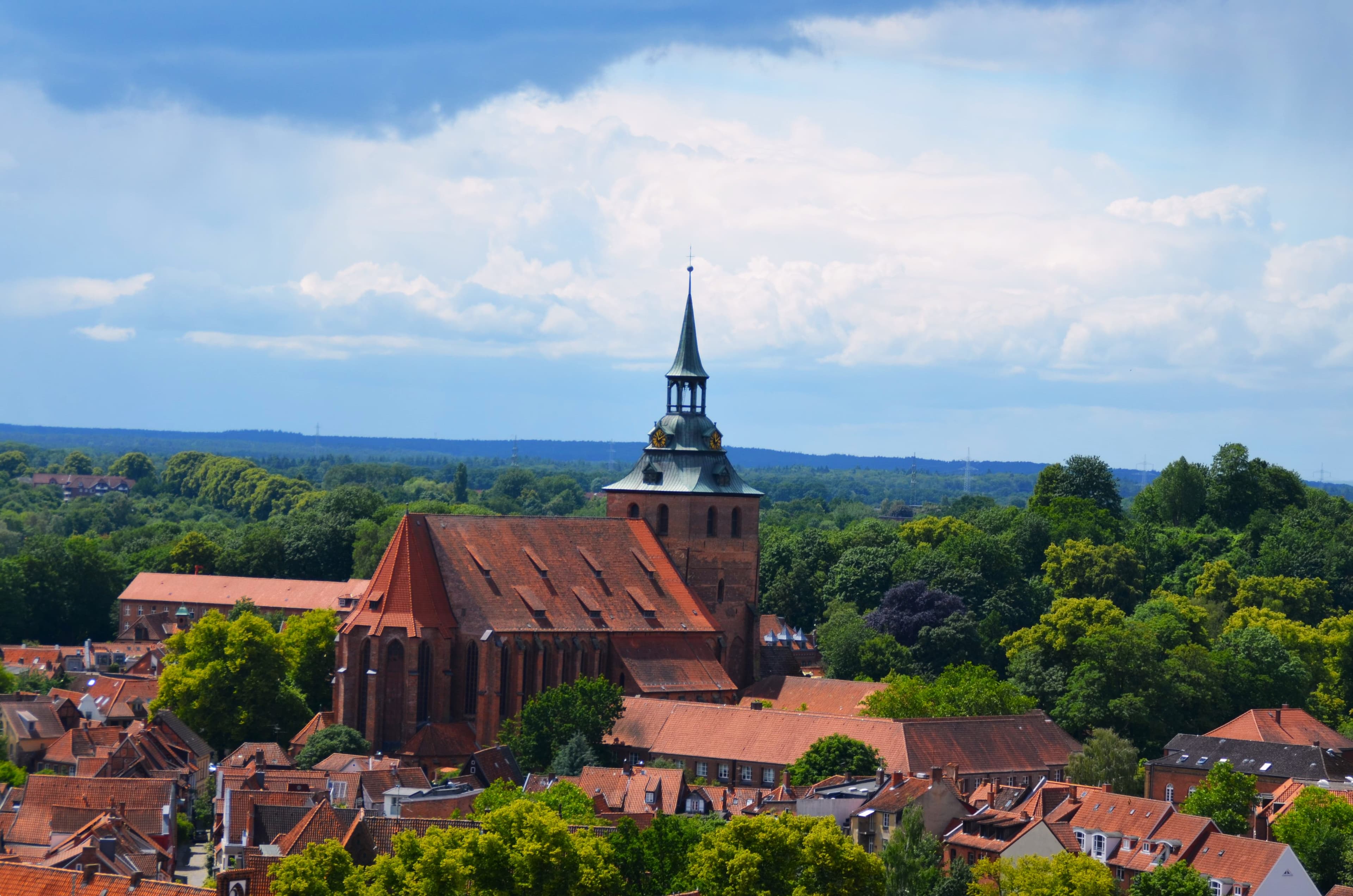 Blick auf die St. Michaeliskirche