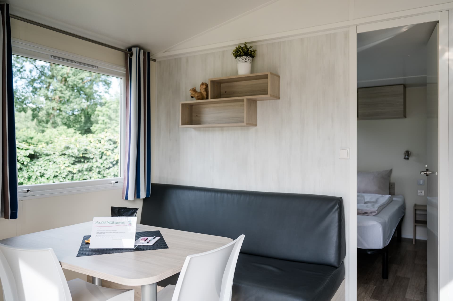 Essen im Ferienhaus für 2 Personen im campingpark südheideMeals in the vacation home for 2 people at campingpark südheideMåltider i et feriehus til 2 personer på campingpark südheideMaaltijden in een vakantiehuis voor 2 personen op campingpark südheide