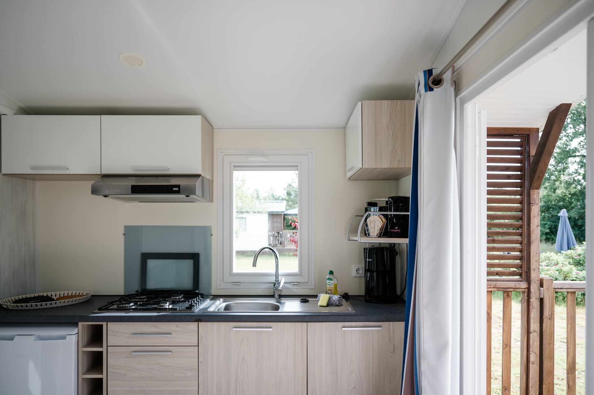 Küche im Ferienhaus für 2 personen im campingpark südheideKitchen in the vacation home for 2 people at campingpark südheideKøkken i feriehuset for 2 personer på campingpark südheideKeuken in het vakantiehuis voor 2 personen op campingpark südheide