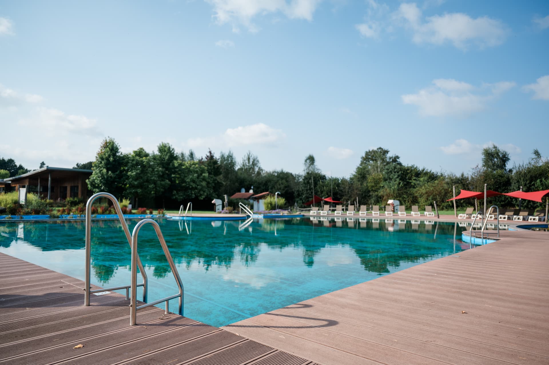 Schwimmteich Campingpark SüdheideSwimming pond at Campingpark SüdheideSvømmedam på Campingpark SüdheideZwemvijver op Campingpark Südheide