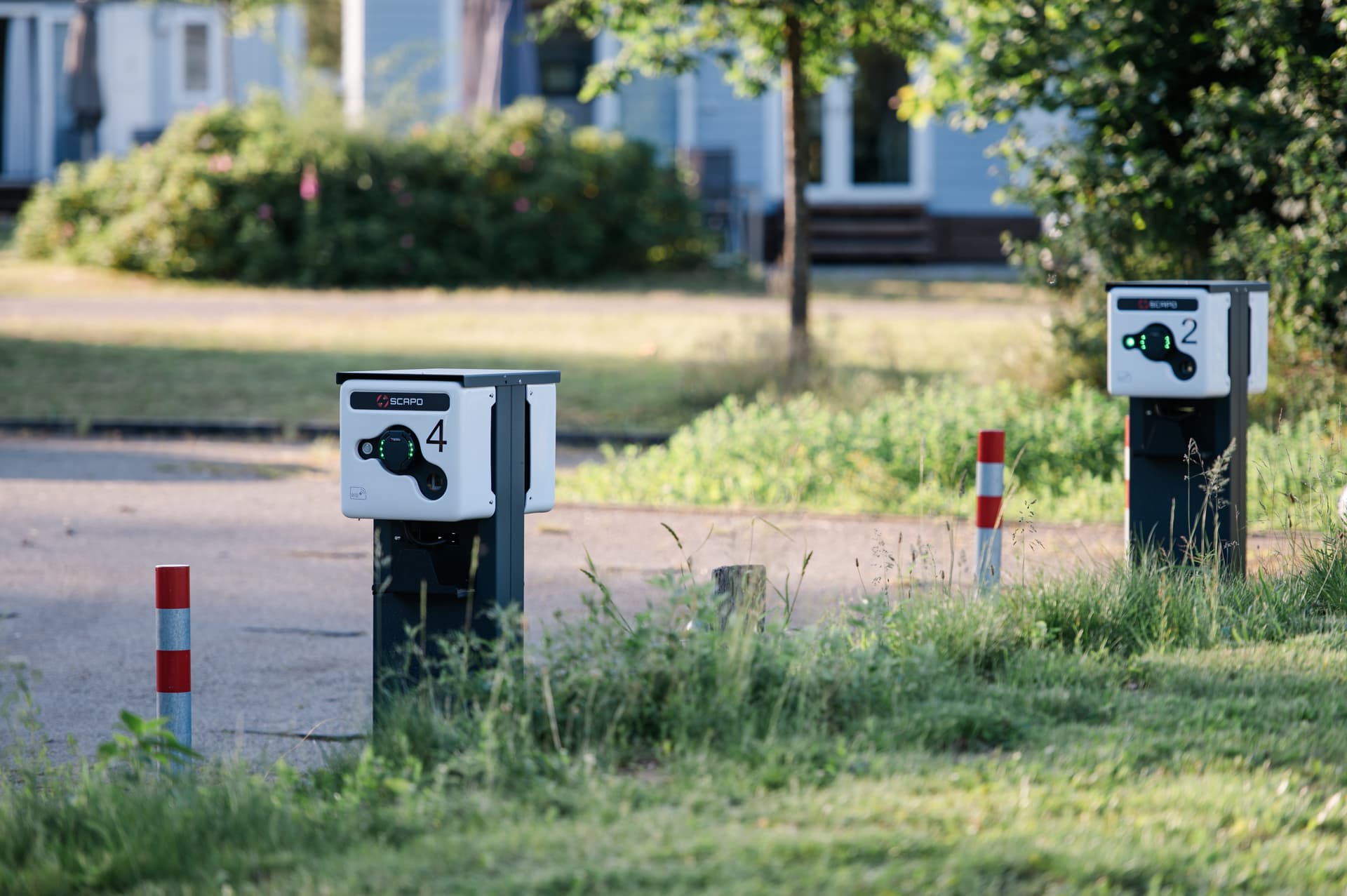 eautos können an den ladesäulen laden auf dem campingpark südheidee-cars can charge at the charging stations at campingpark südheideelbiler kan oplades ved ladestationerne på campingpark südheidee-auto's kunnen opladen bij de oplaadpunten op campingpark südheide