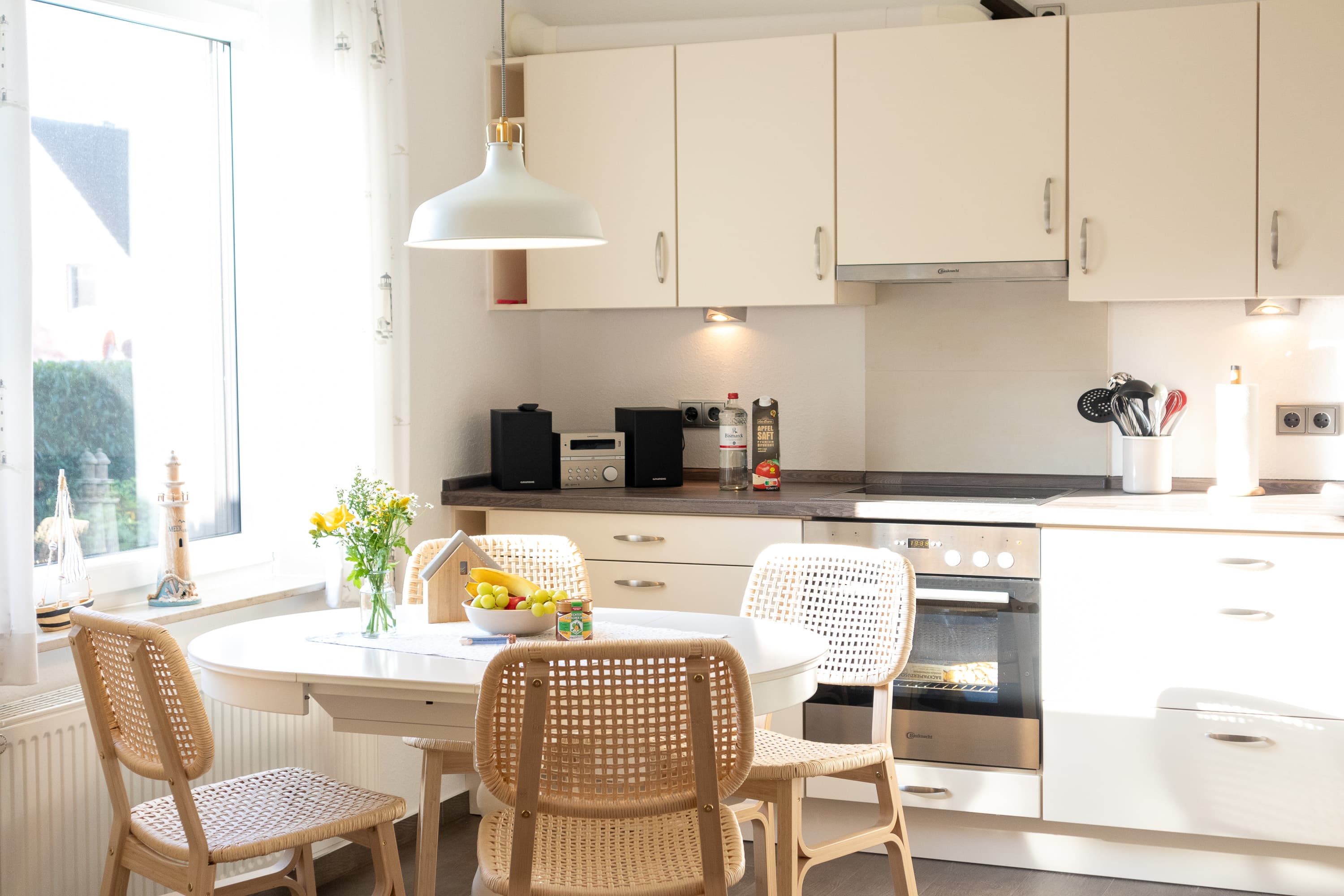 Ferienhaus LandMeer in Garlstorf Küche mit Essbereich