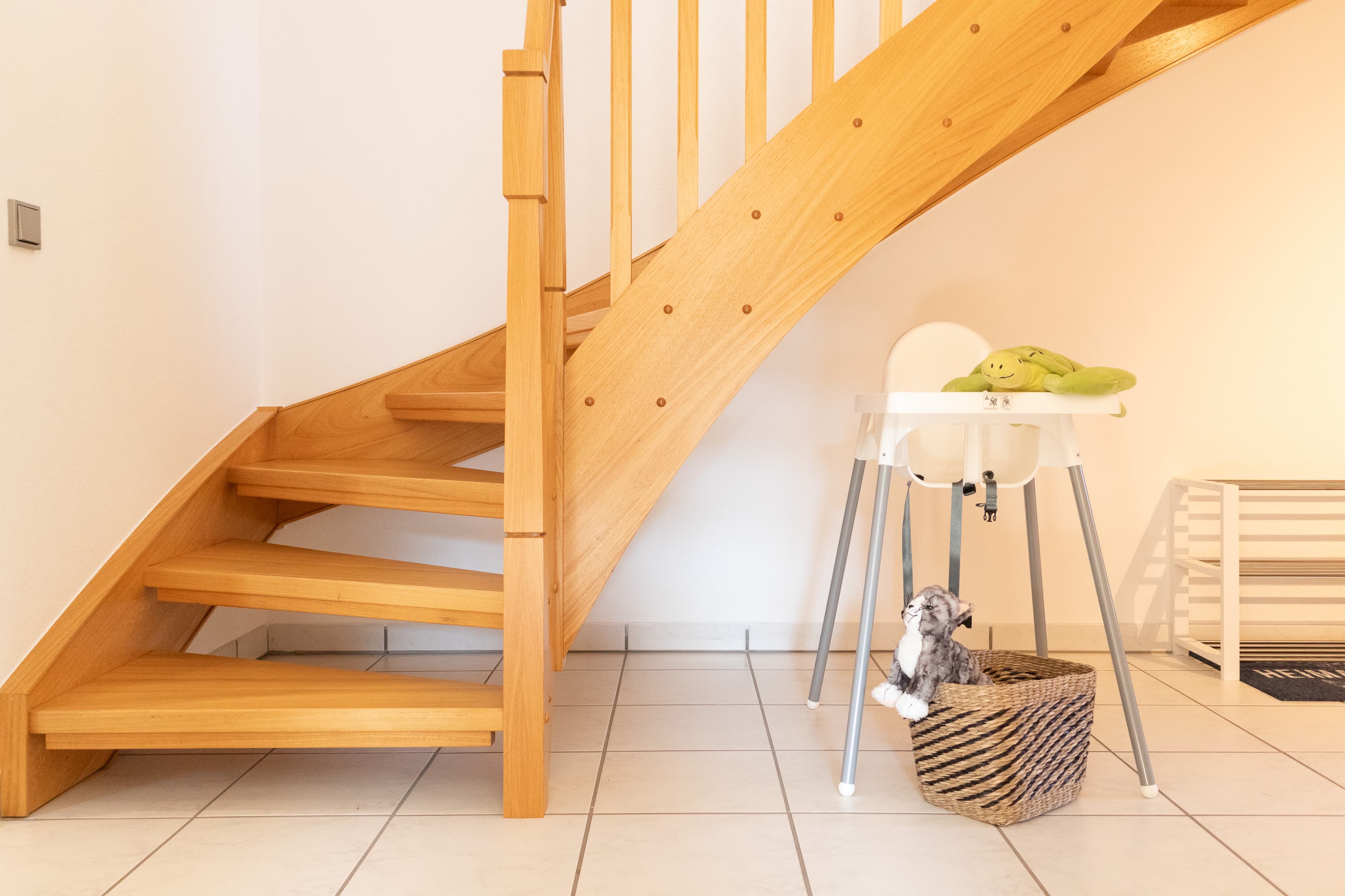 Ferienhaus LandMeer in Garlstorf Treppenhaus Kinderstuhl