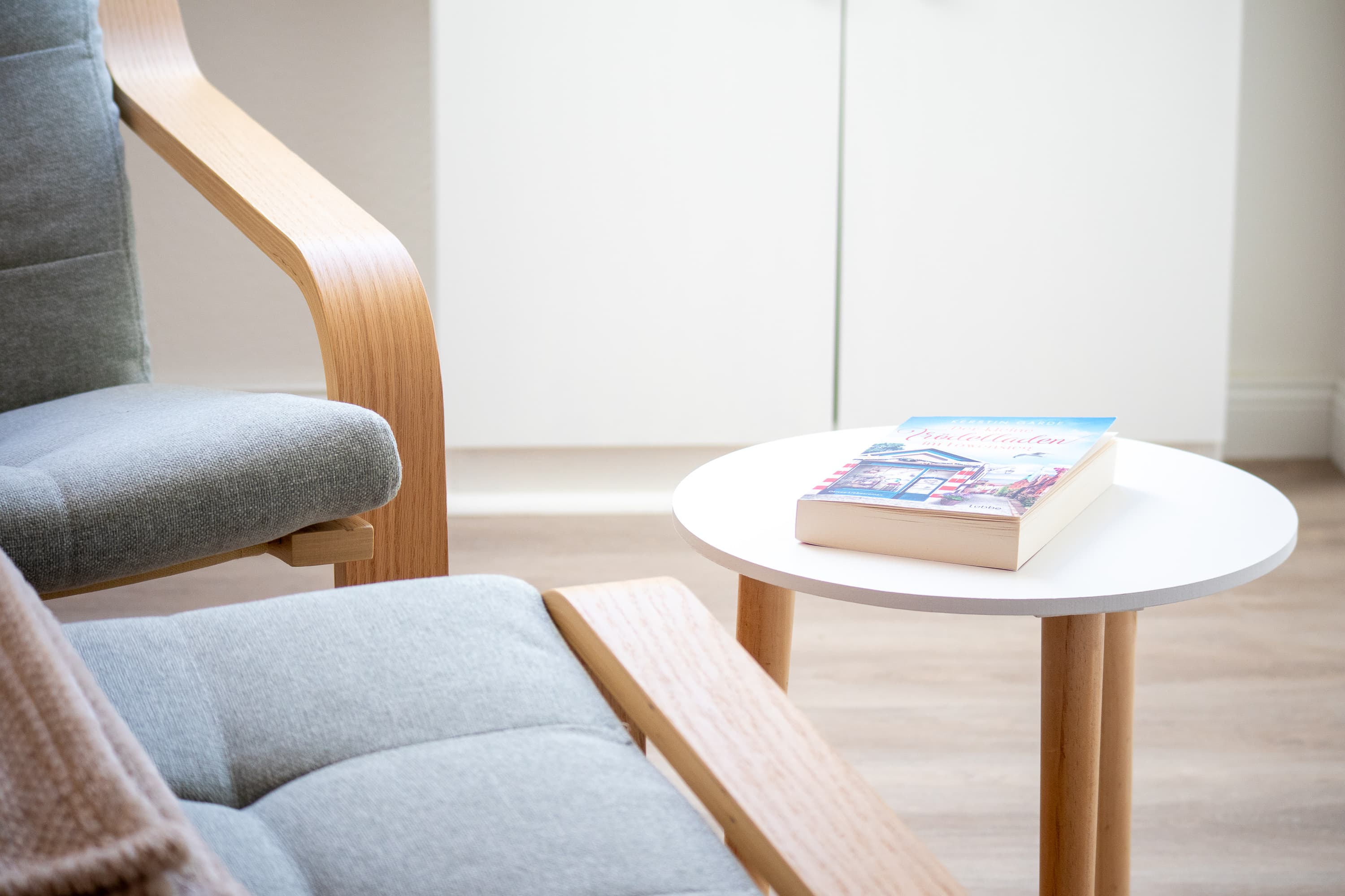 Ferienhaus LandMeer in Garlstorf Leseecke Buch