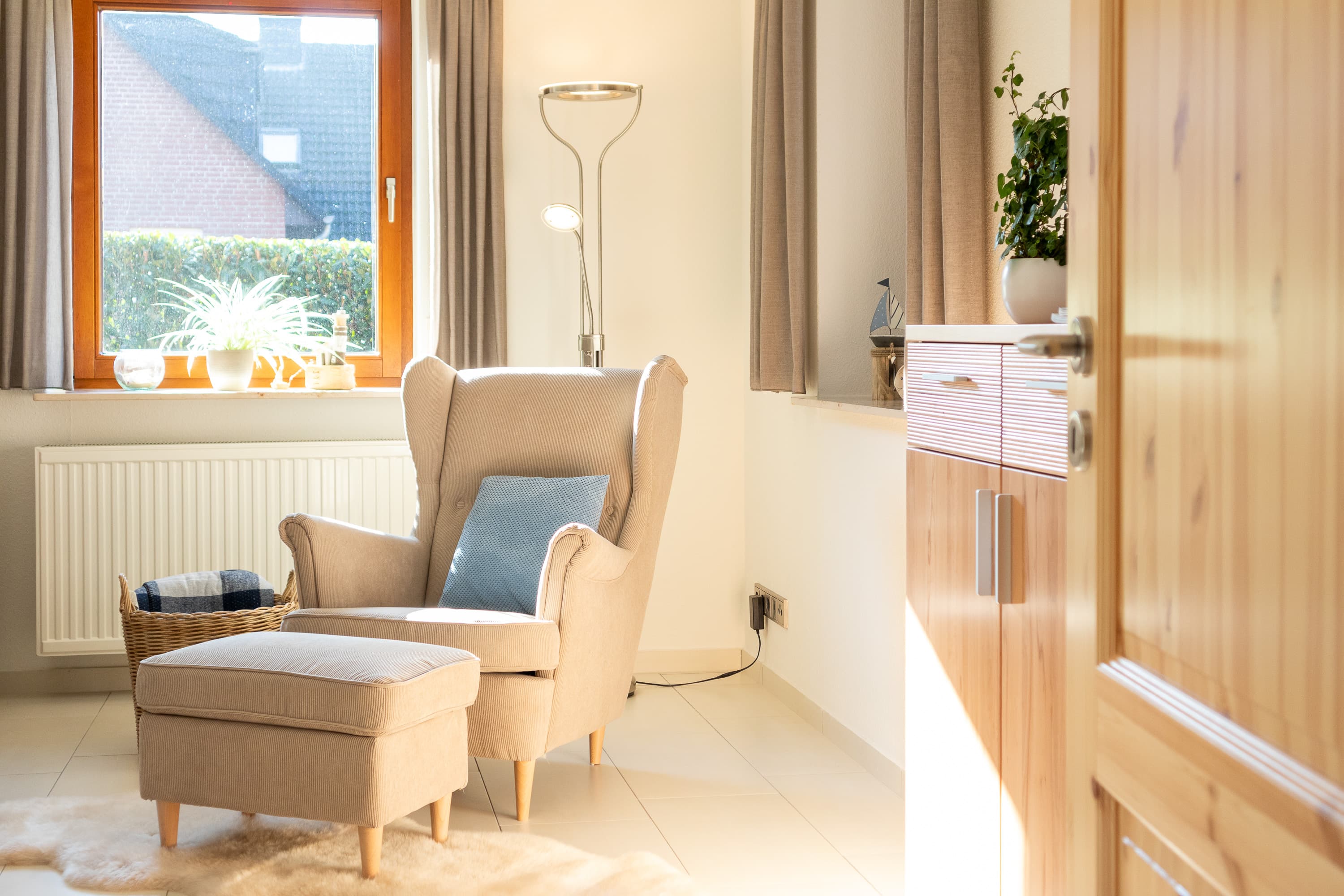 Ferienhaus LandMeer in Garlstorf Wohnzimmer Sessel