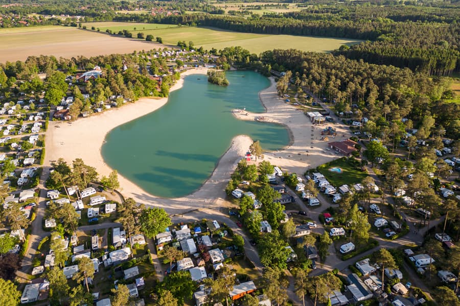 Blick auf das Südsee-Camp und den Badesee