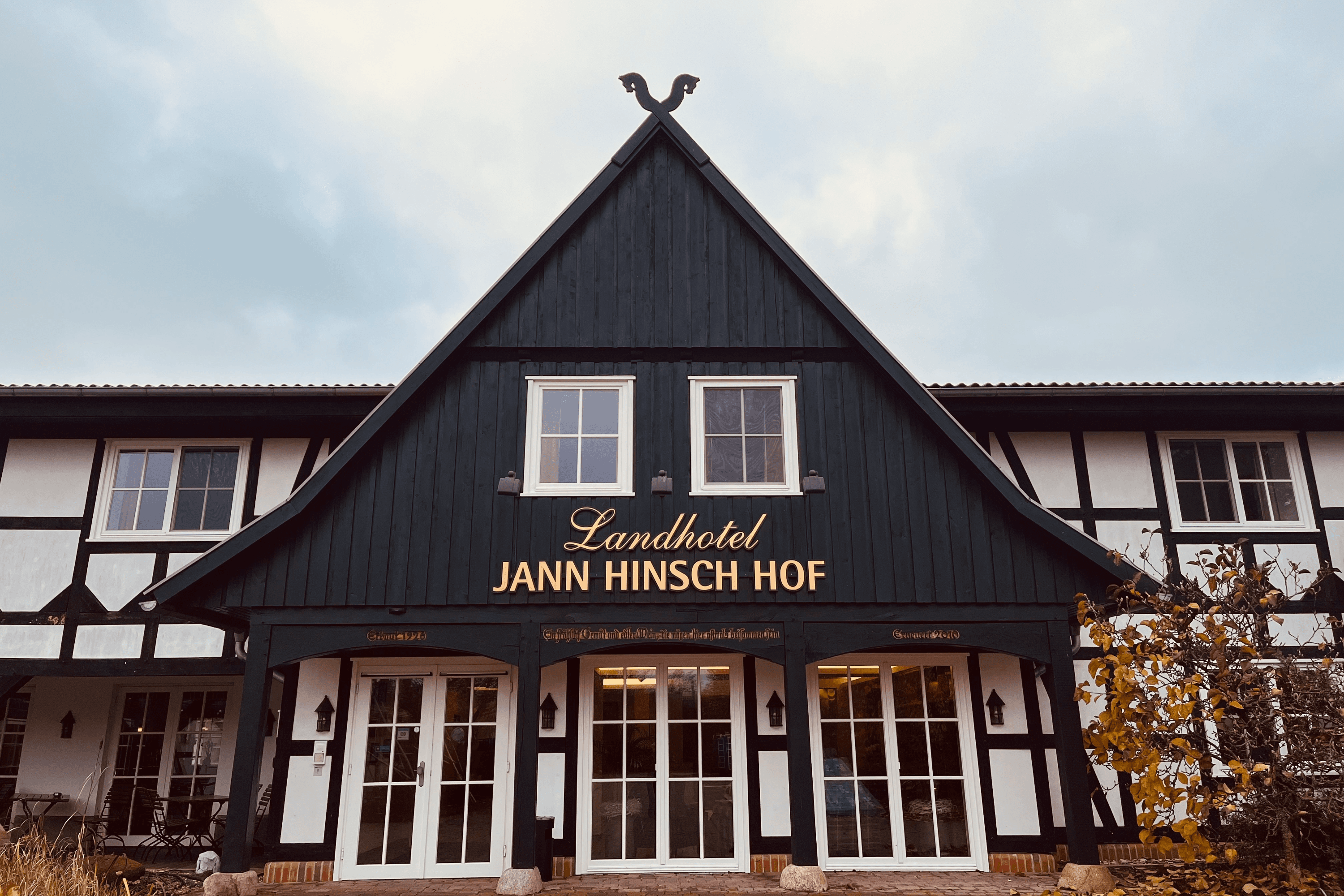 Eingang zum Landhotel Jann HinschHof