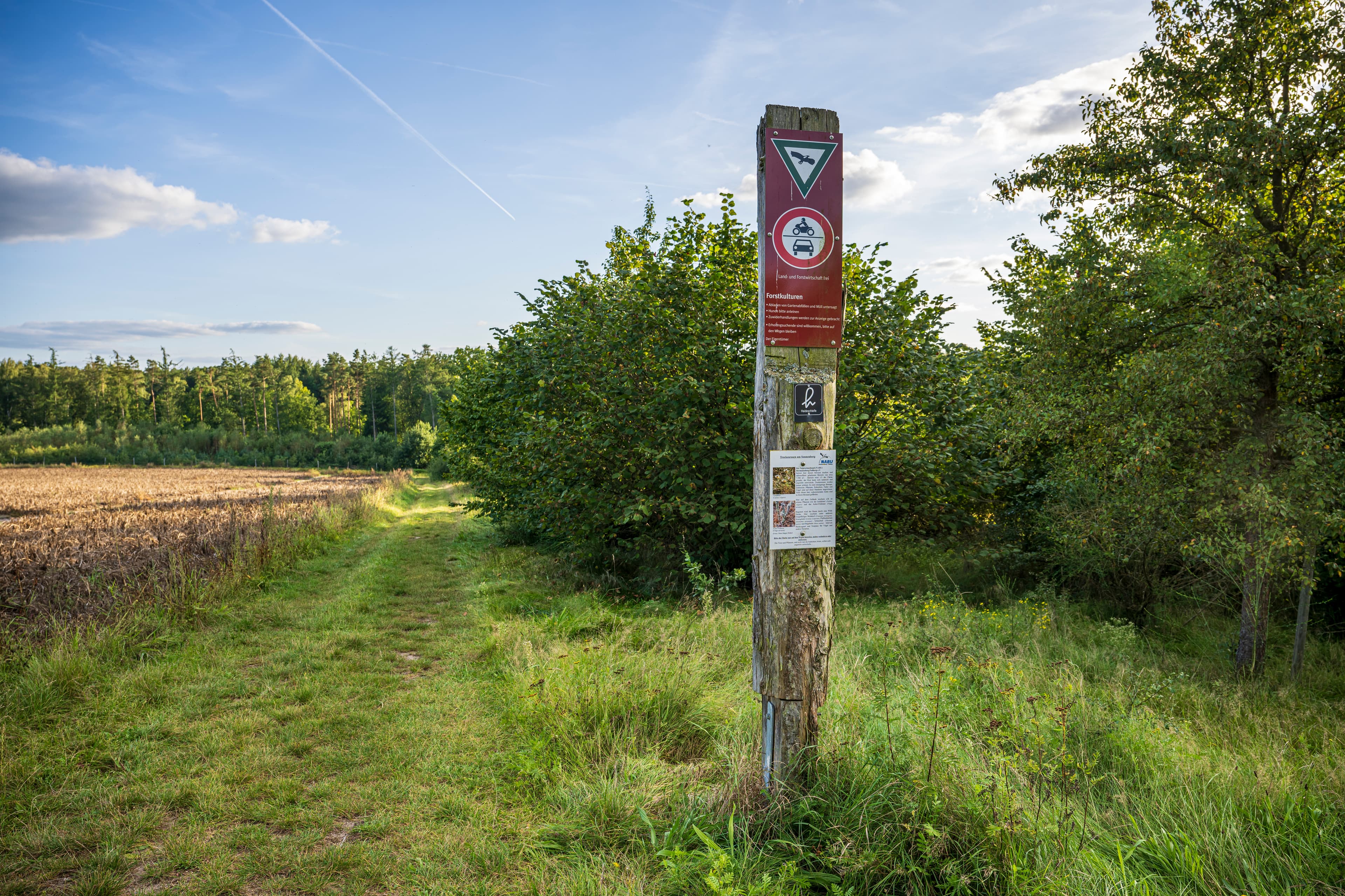 Wegweiser an der Heideschleife MuedenSignpost at the Heideschleife MuedenSkilt ved Heideschleife MuedenWegwijzer bij de Heideschleife Mueden