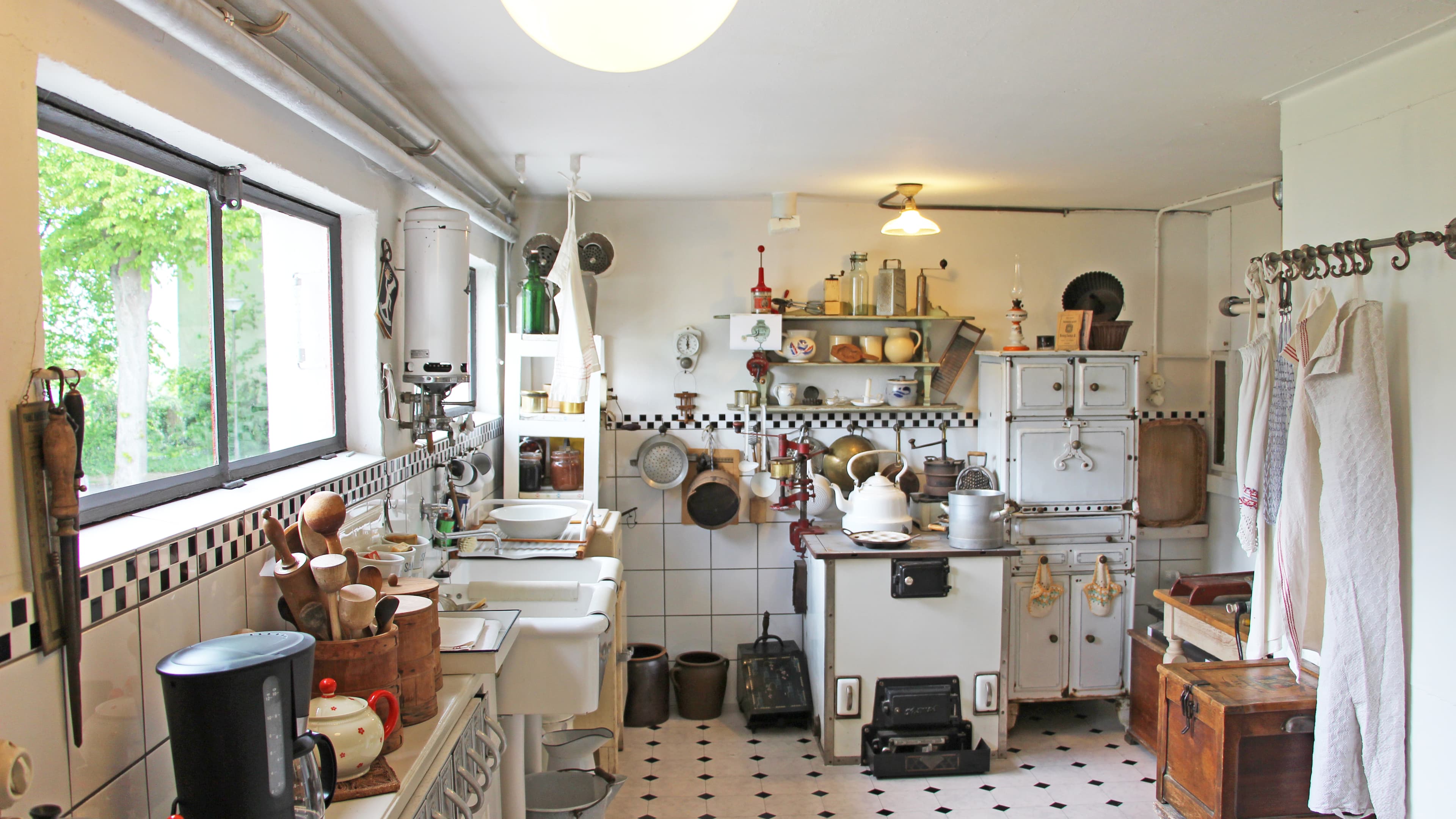 Küche im Otto Haesler Museum CelleKitchen in the Otto Haesler Museum CelleKøkken i Otto Haesler Museum CelleKeuken in het Otto Haesler Museum Celle