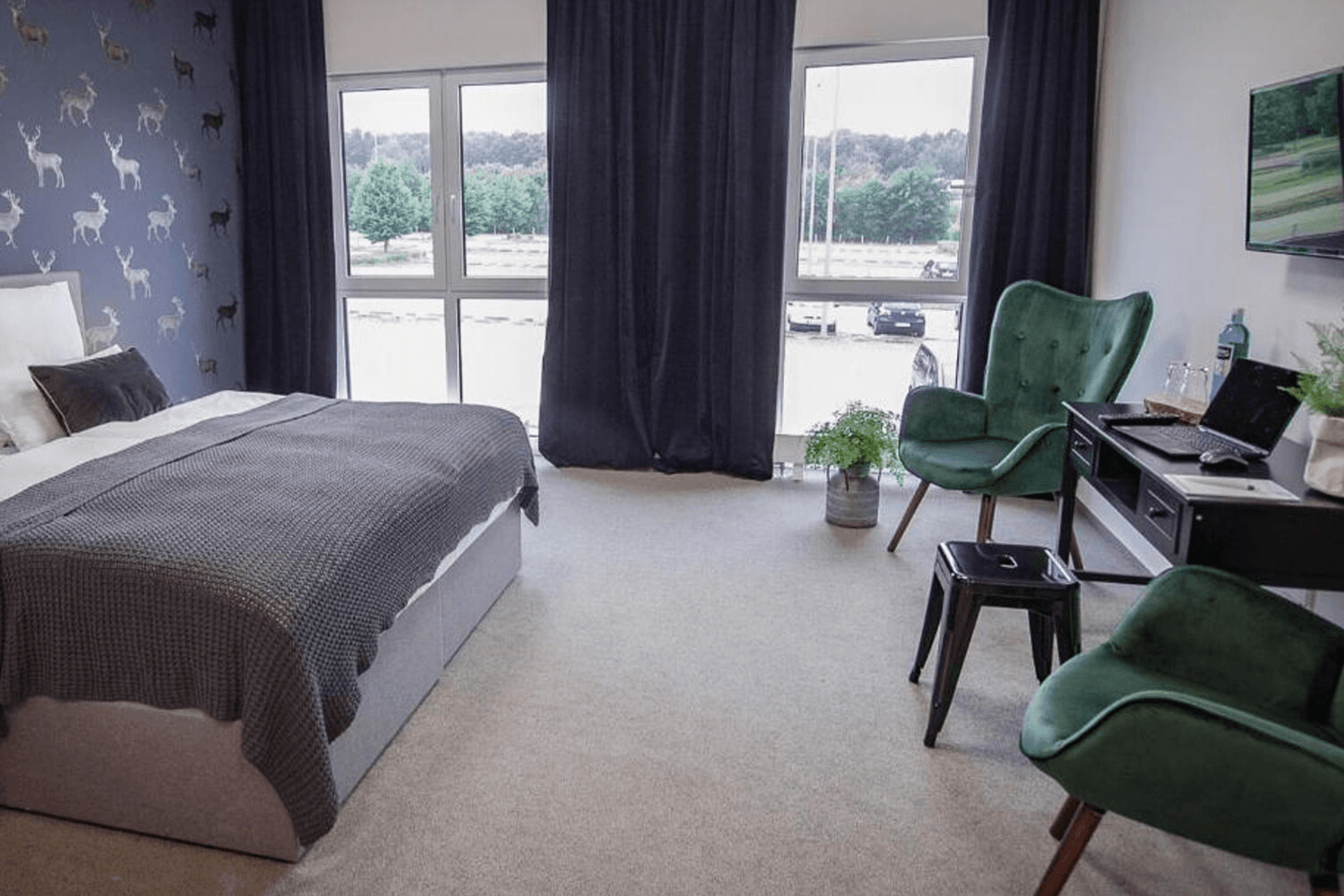 viel platz im superior room im hotel alpine bispingen am snowworld