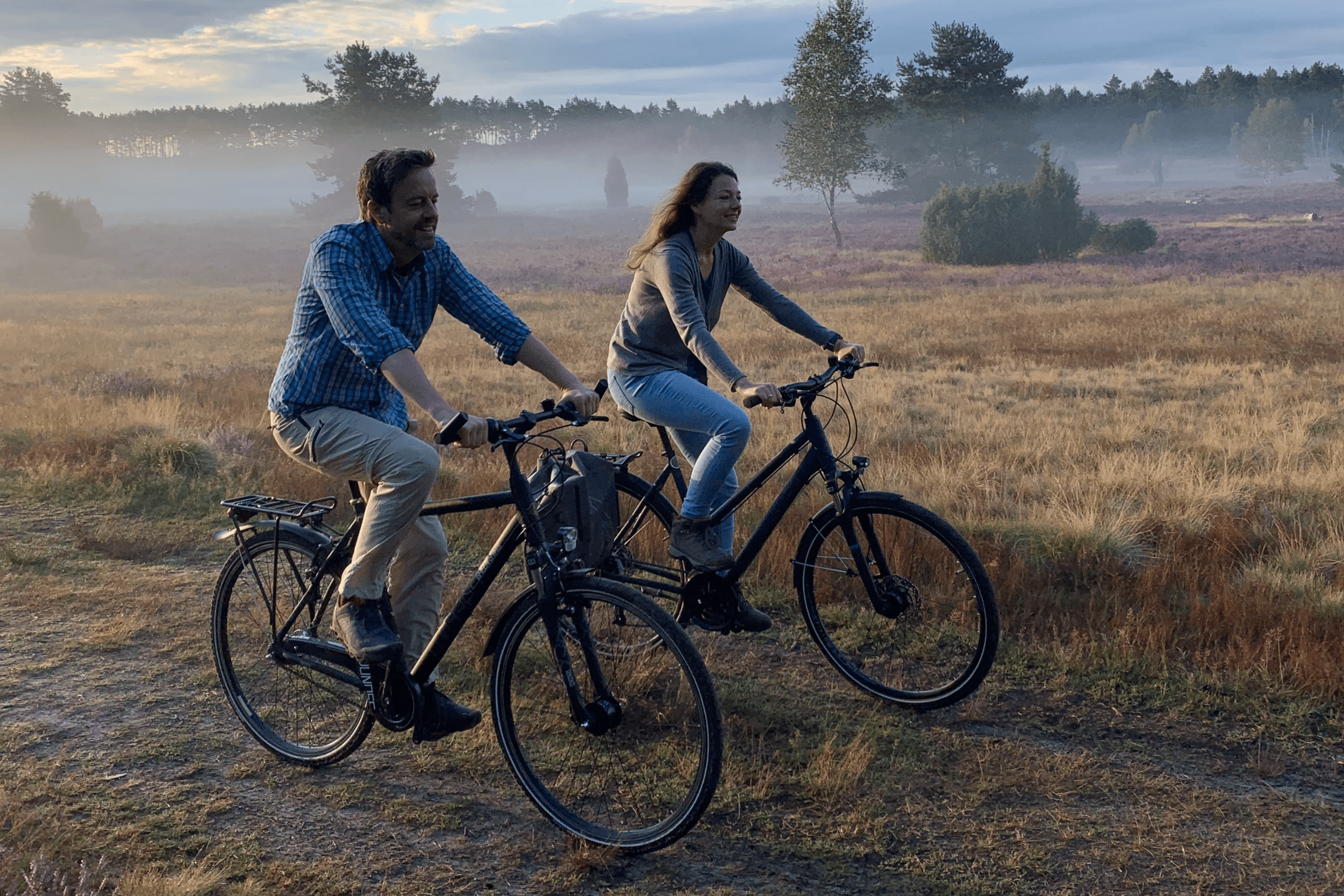Urlaub zu zweit mit dem Fahrrad in der blühenden Lüneburger Heide