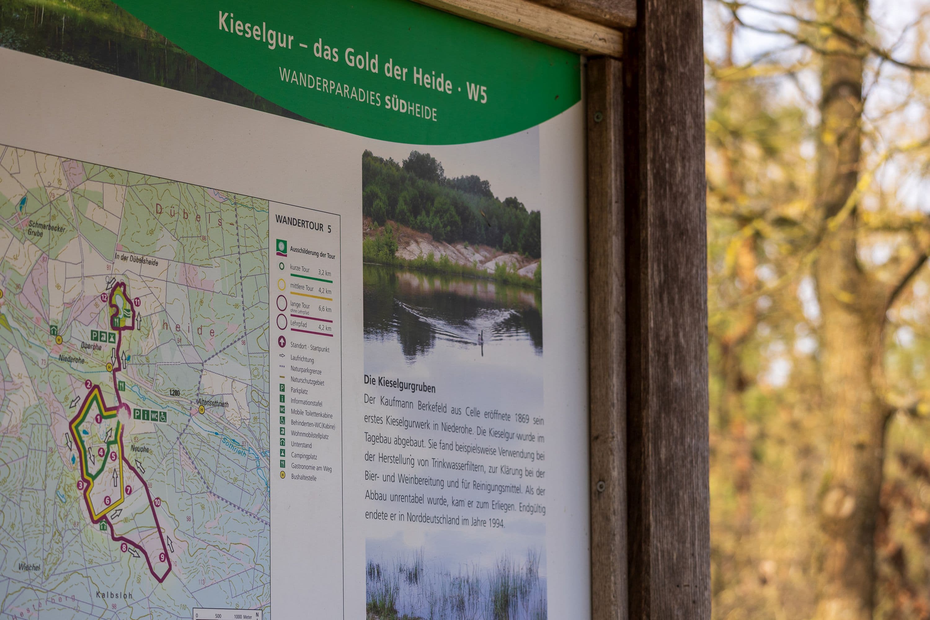 Beschilderung am Startpunkt der Wanderung W5 in der Südheide in der Lüneburger Heide