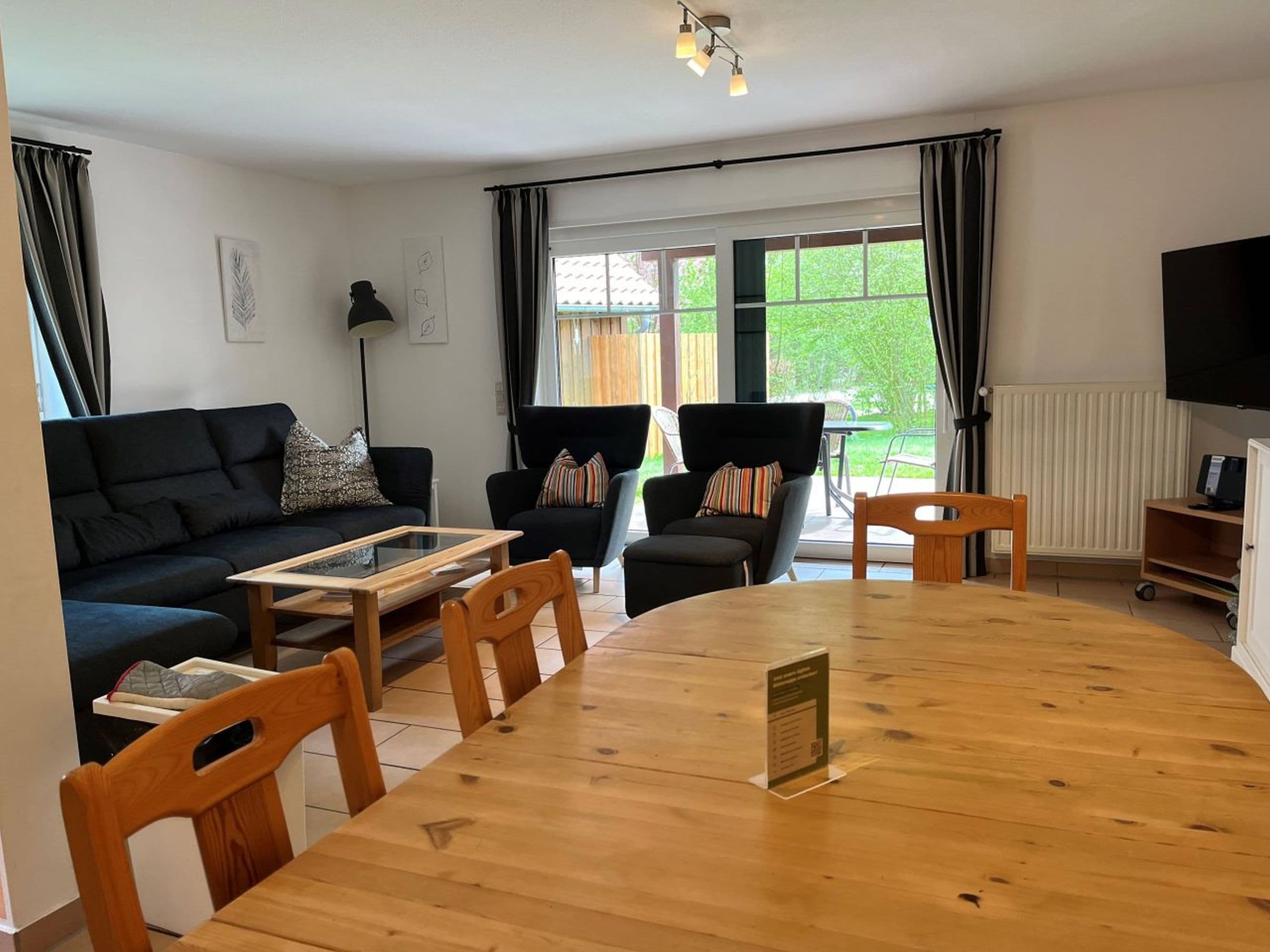 Wohnzimmer in der Ferienwohnung Schwalbennest auf dem Ferienhof Stegen in WietzendorfLiving room in the Schwalbennest vacation apartment on the Stegen vacation farm in WietzendorfStue i Schwalbennest-ferielejligheden på feriegården Stegen i WietzendorfWoonkamer in de vakantiewoning Schwalbennest op de vakantieboerderij Stegen in Wietzendorf