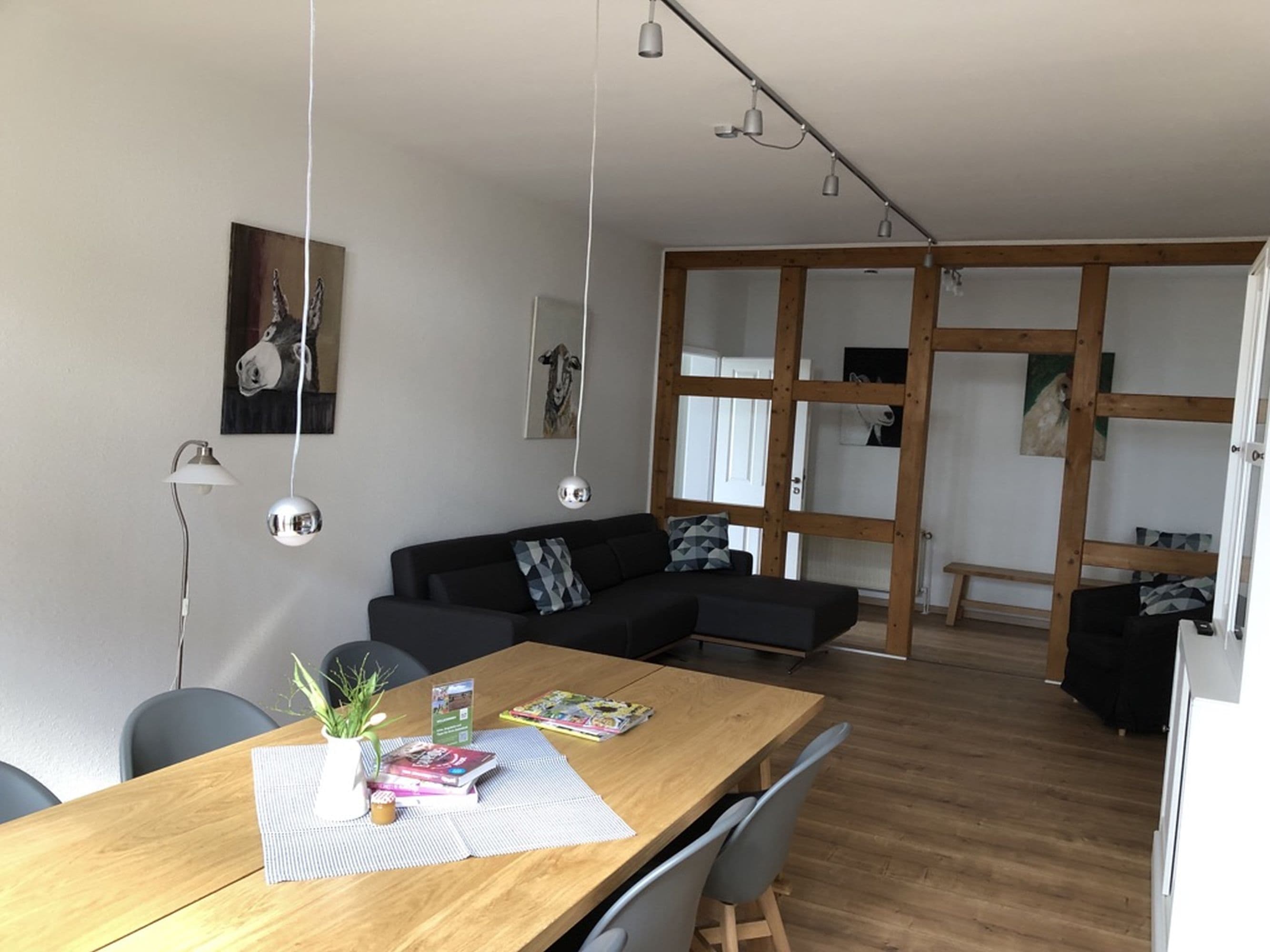 Wohnzimmer in der Ferienwohnung Waldesruh auf dem Ferienhof Stegen in Wietzendorf Living room in the Waldesruh vacation apartment on the Stegen vacation farm in WietzendorfStue i ferielejligheden Waldesruh på feriegården Stegen i WietzendorfWoonkamer in de vakantiewoning Waldesruh op de vakantieboerderij Stegen in Wietzendorf