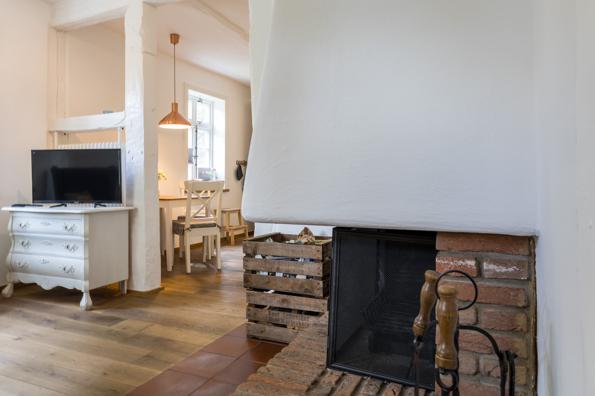 Der Kamin gibt der Ferienwohnung den Namen