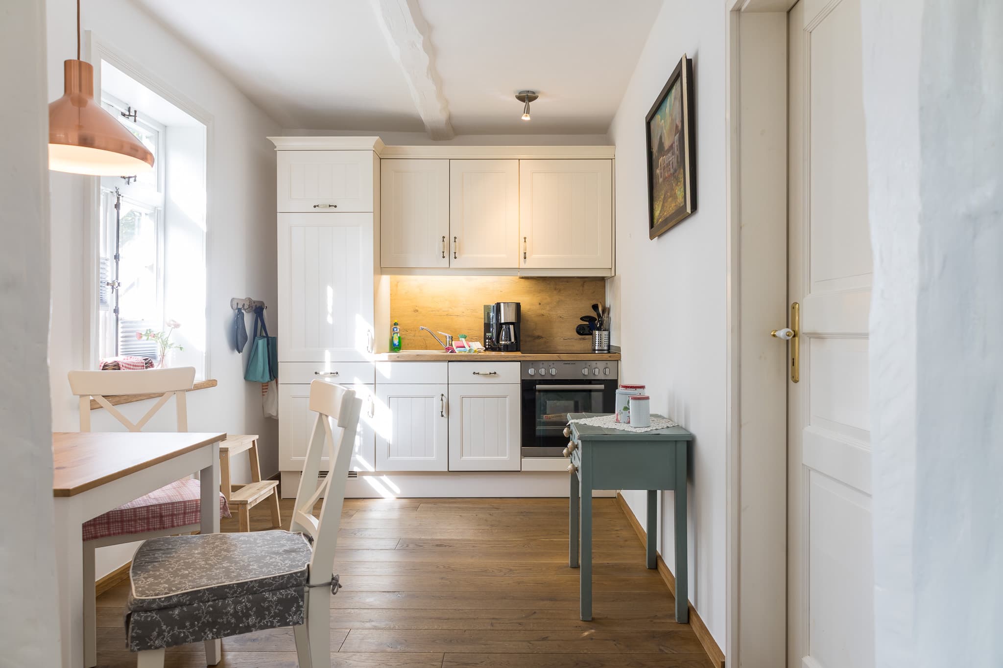 gut ausgestattete Küche in der Ferienwohnung Kaminzimmer in Müden