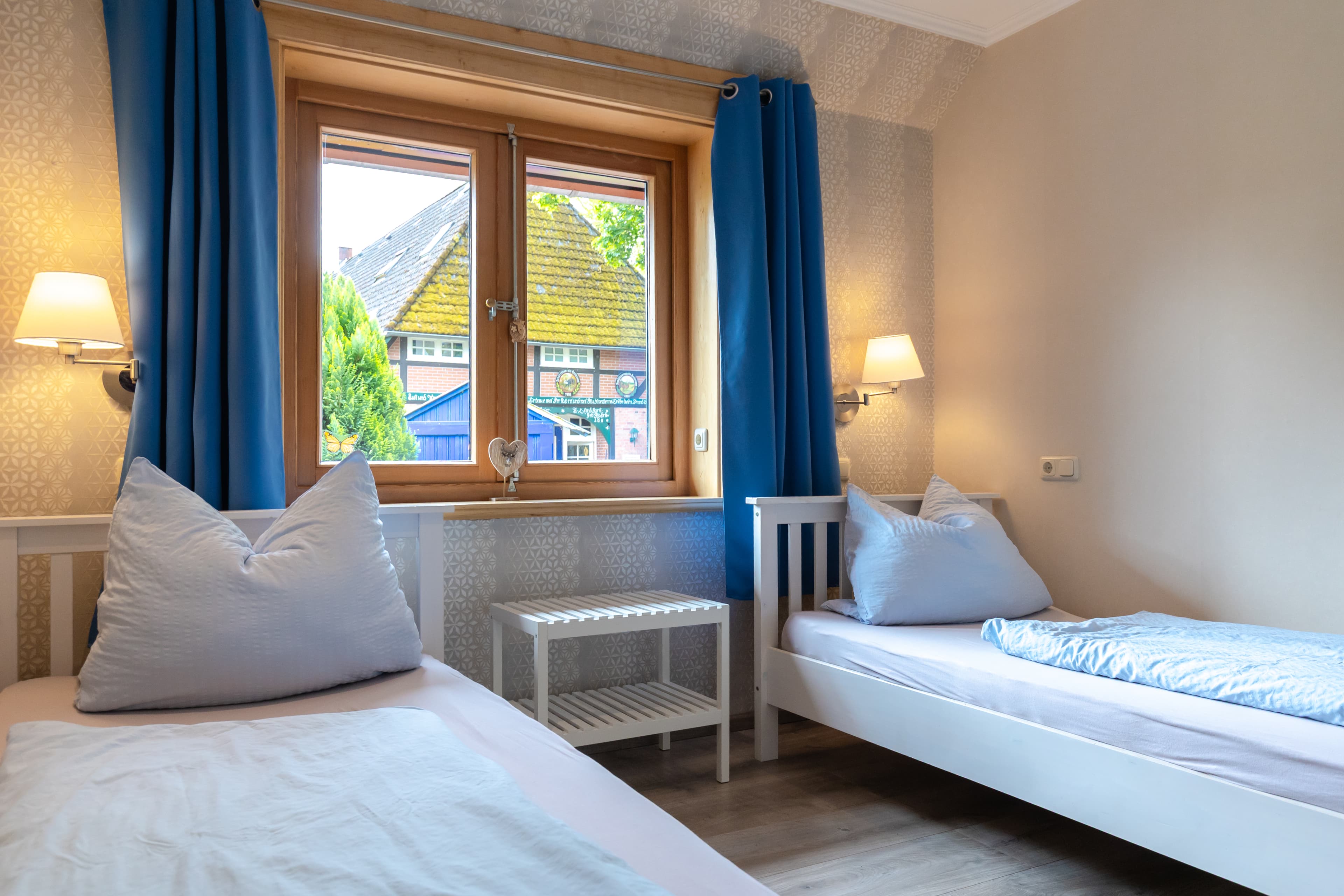 Zweibettzimmer in der Ferienwohnung auf Hof Ehlers bei Bergen