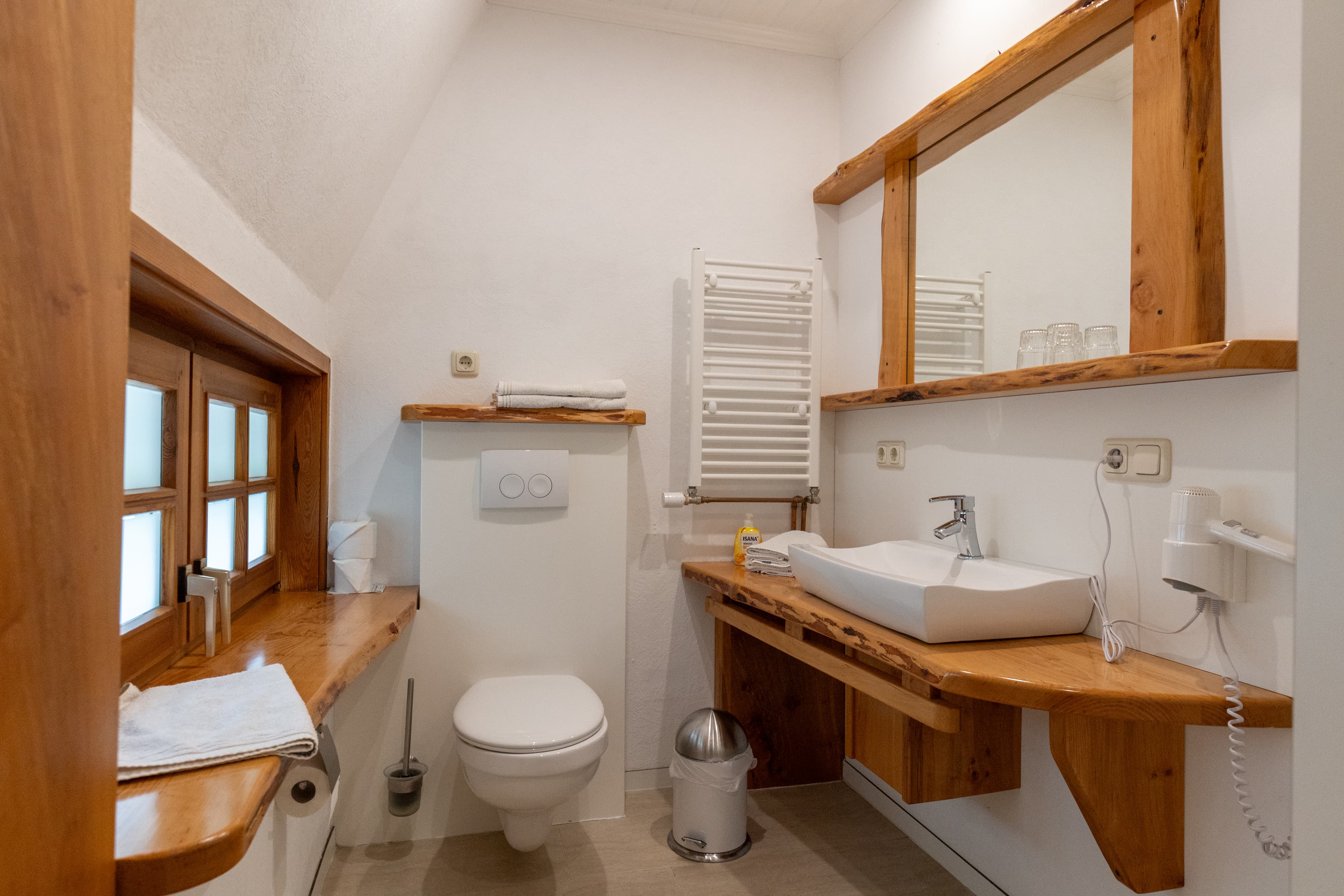 Blick in ein Badezimmer auf dem Hof Ehlers bei Bergen