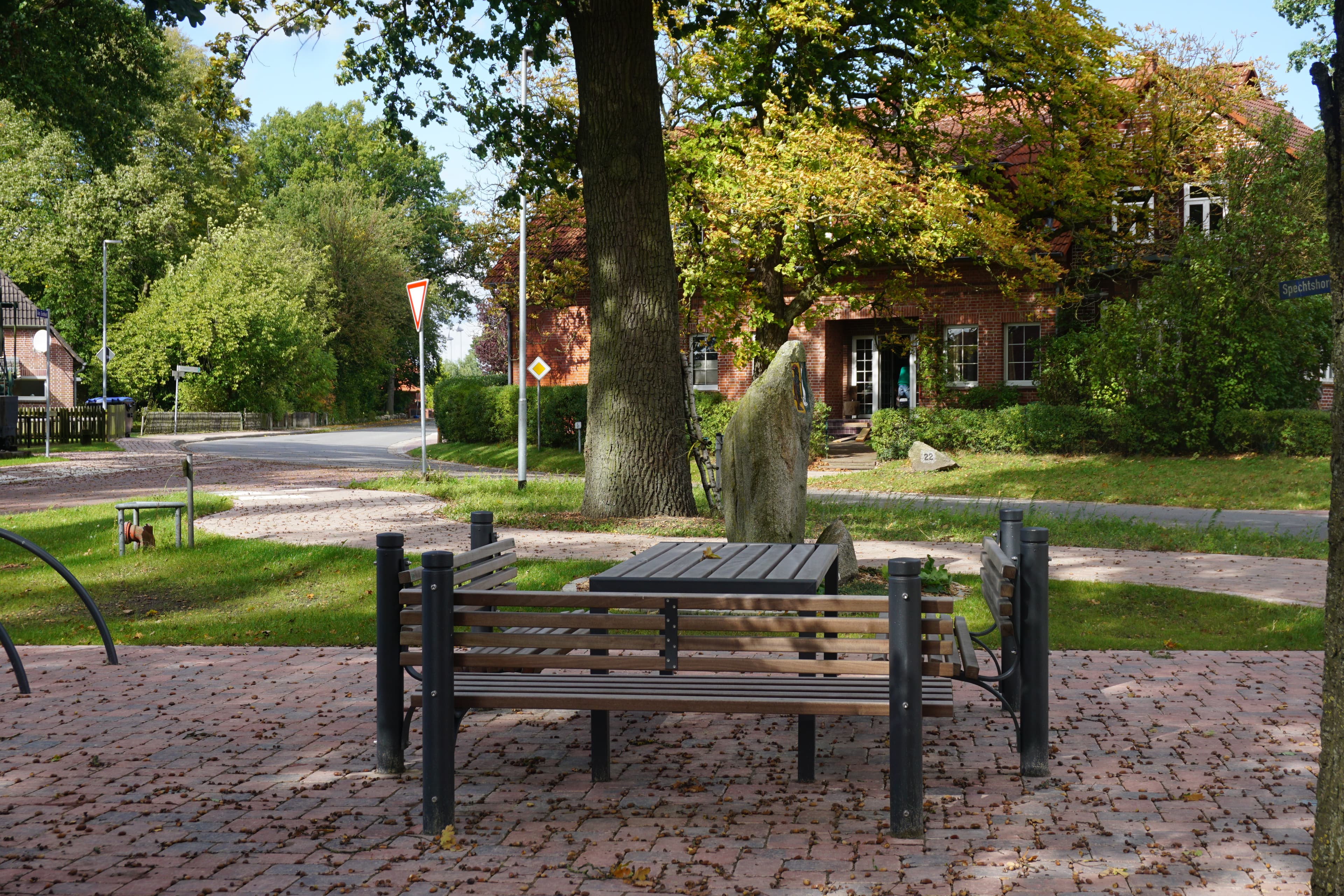 Dorfplatz Spechtshorn Wanderweg Hohne