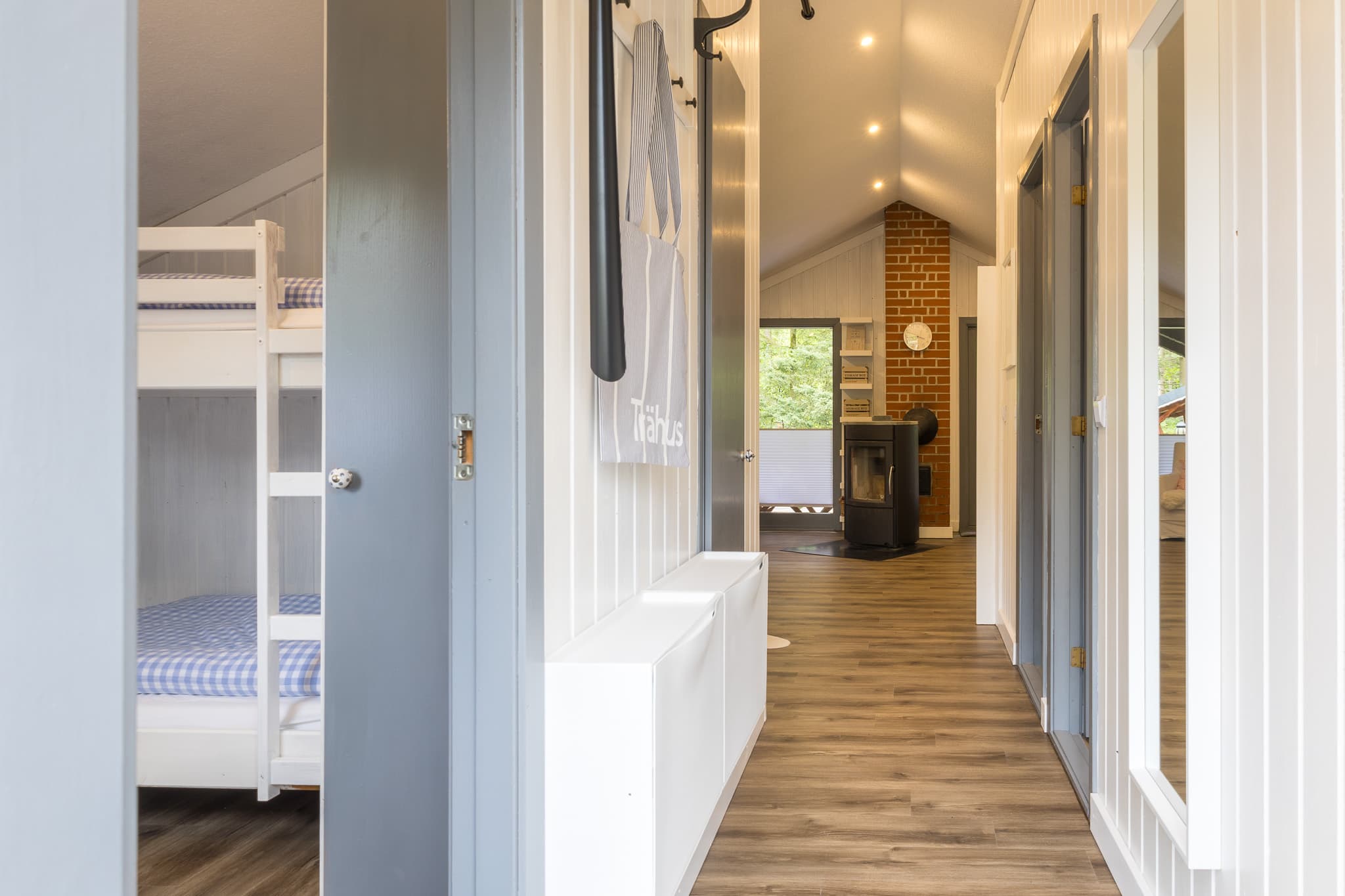 Ferienhaus Trä Hus Flur, Blick ins Kinderzimmer