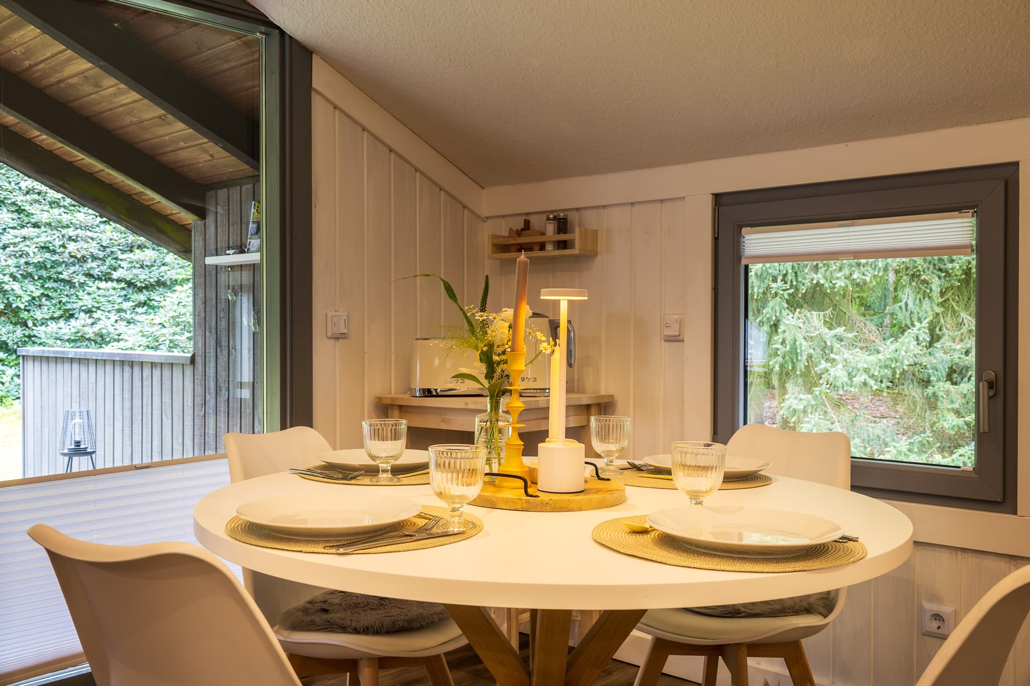 Ferienhaus Trä Hus Küche gedeckter Tisch
