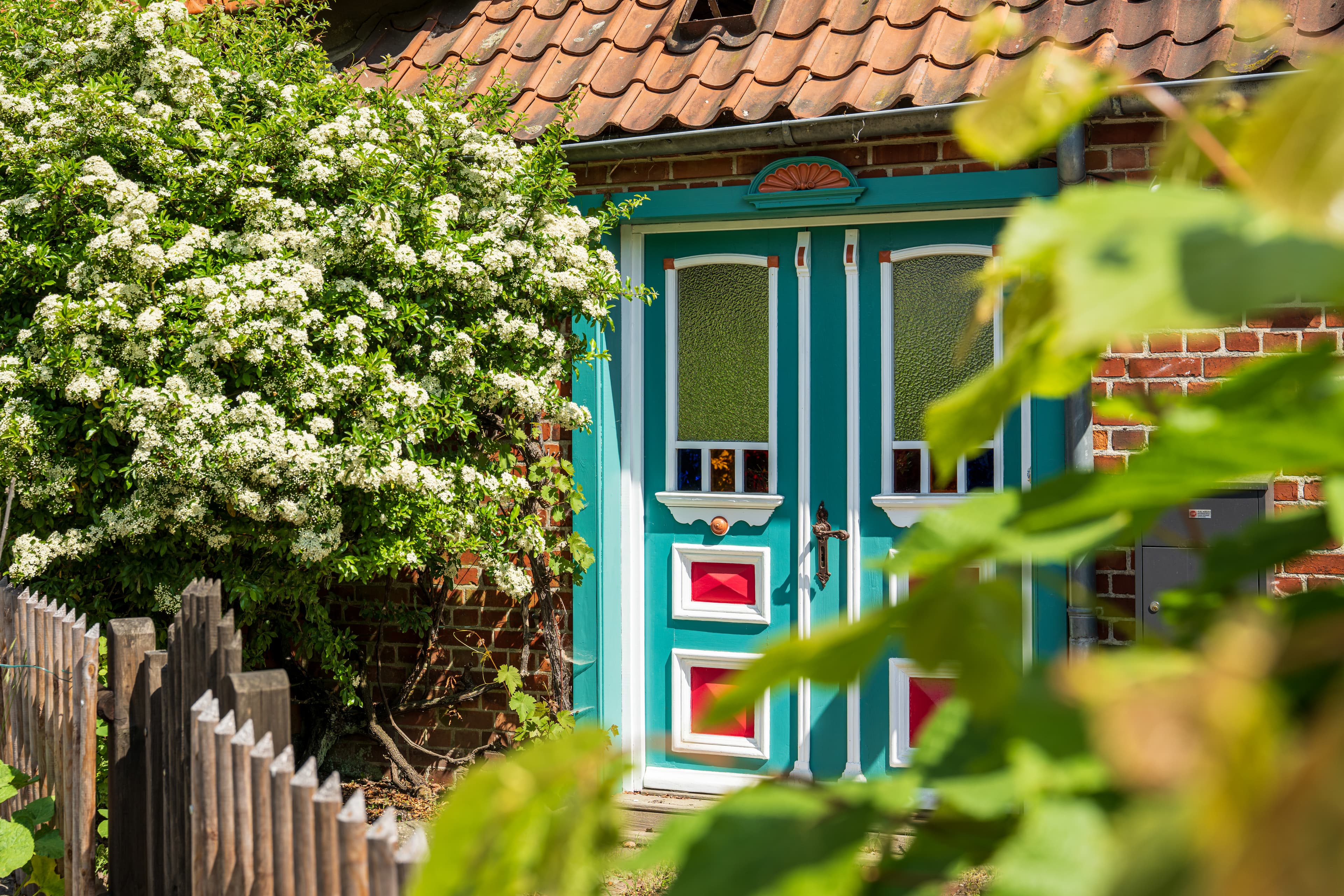 bunte Tür an Haus