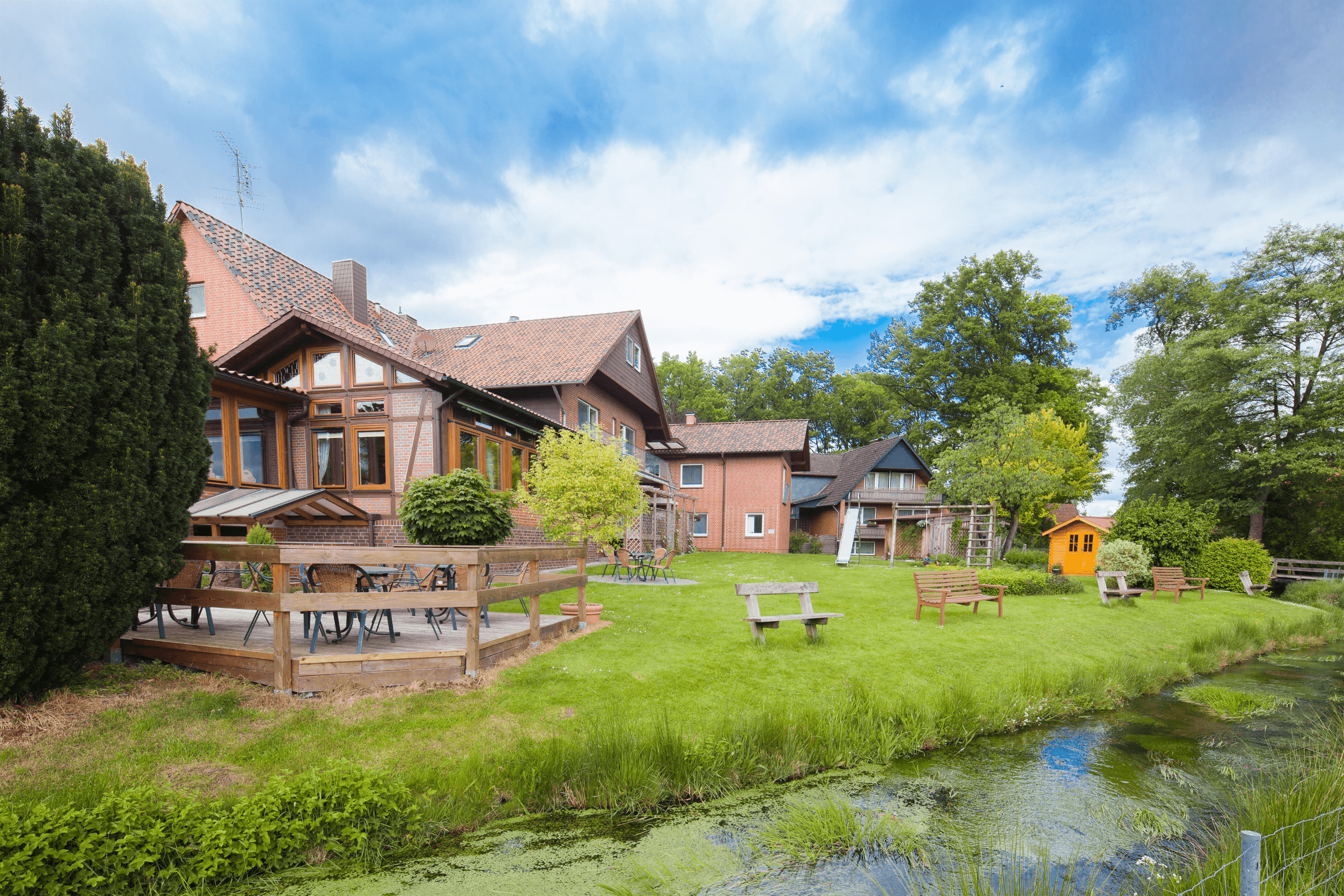 Garten mit Wiesenblick Hotel im Wiesengrund bei Hermannsburg