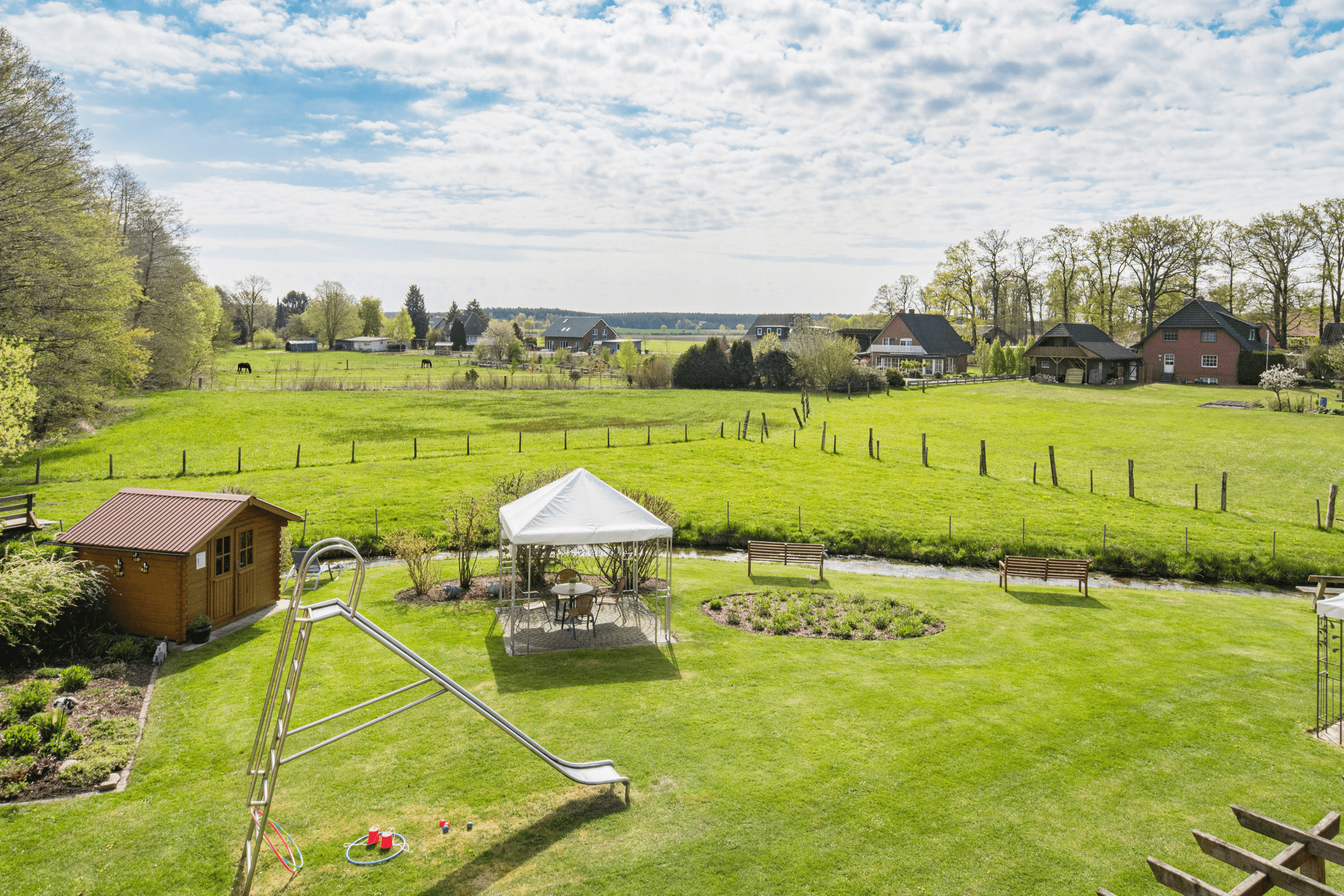 Garten von oben Hotel im Wiesengrund bei Hermannsburg