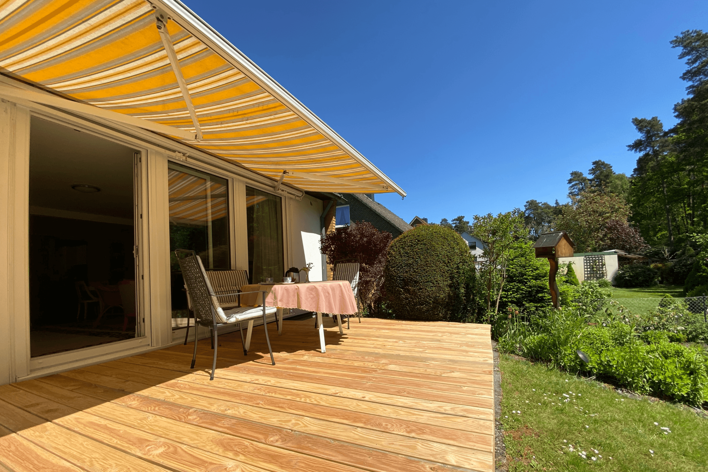 Terrasse der Ferienwohnung Heide-Tukkul in HermannsburgTerrace of the Heide-Tukkul vacation apartment in HermannsburgTerrasse på ferielejligheden Heide-Tukkul i HermannsburgTerras van de Heide-Tukkul vakantiewoning in Hermannsburg